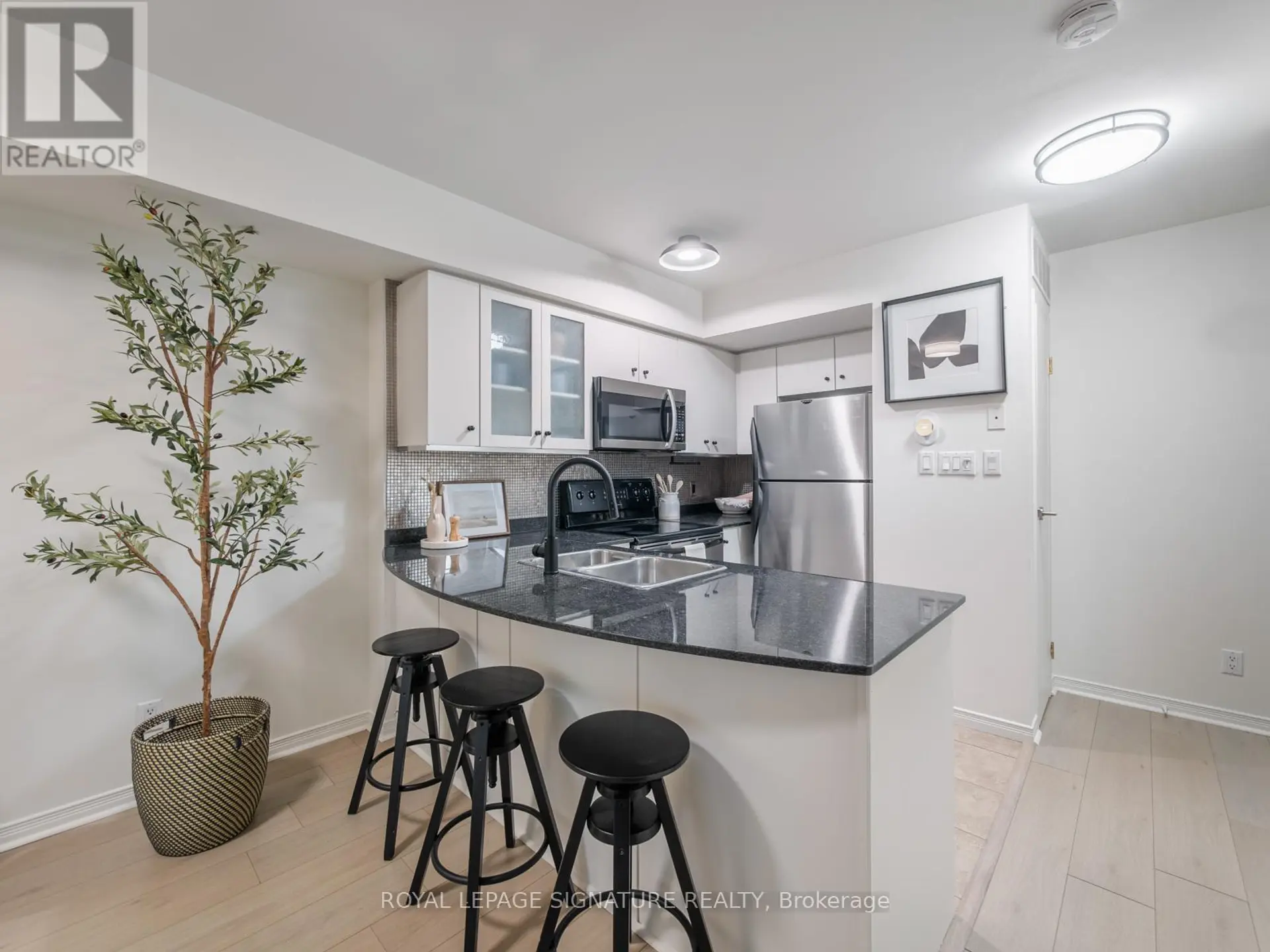 #712 42 WESTERN BATTERY ROAD - Image 5