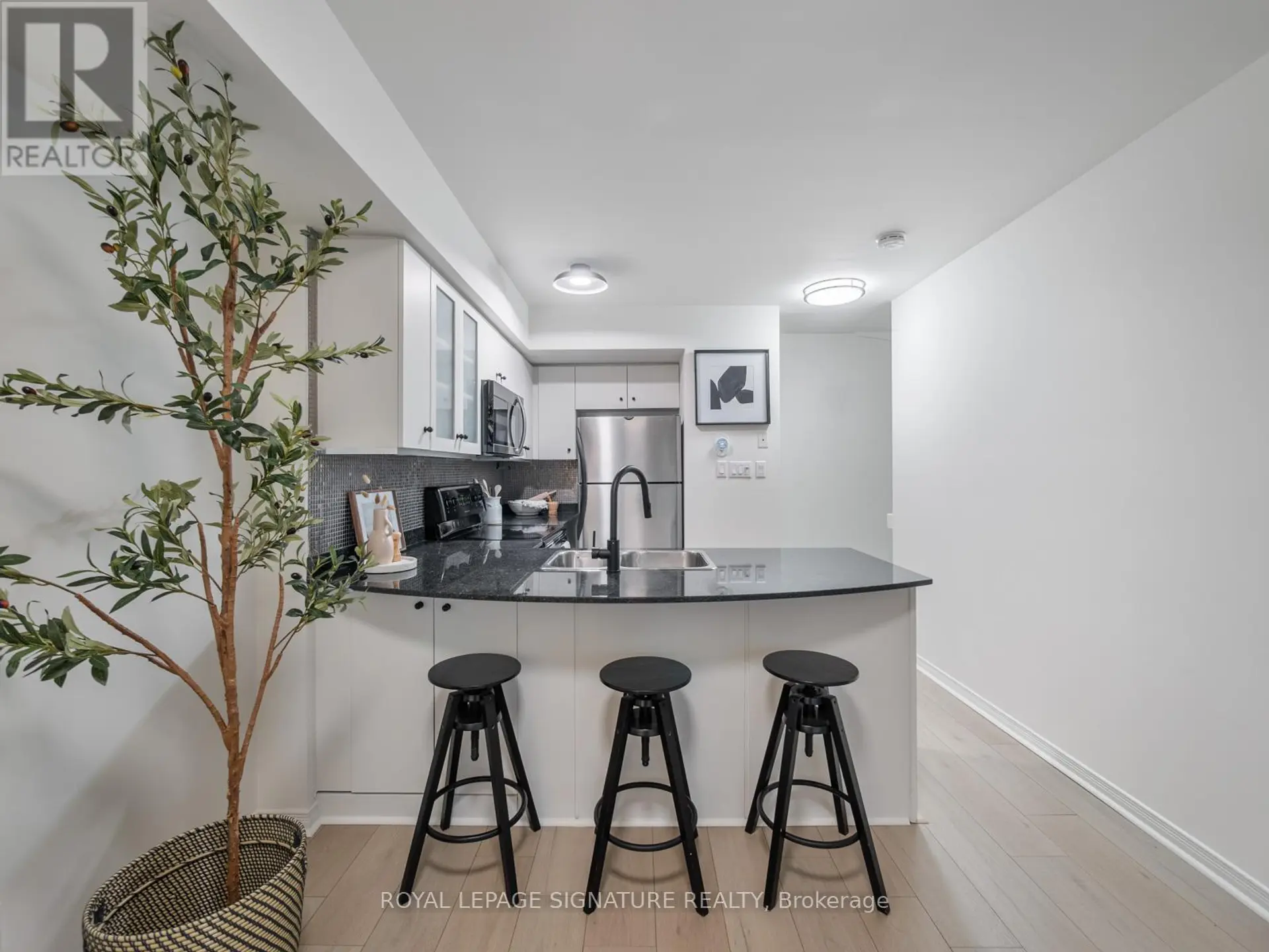 #712 42 WESTERN BATTERY ROAD - Image 6