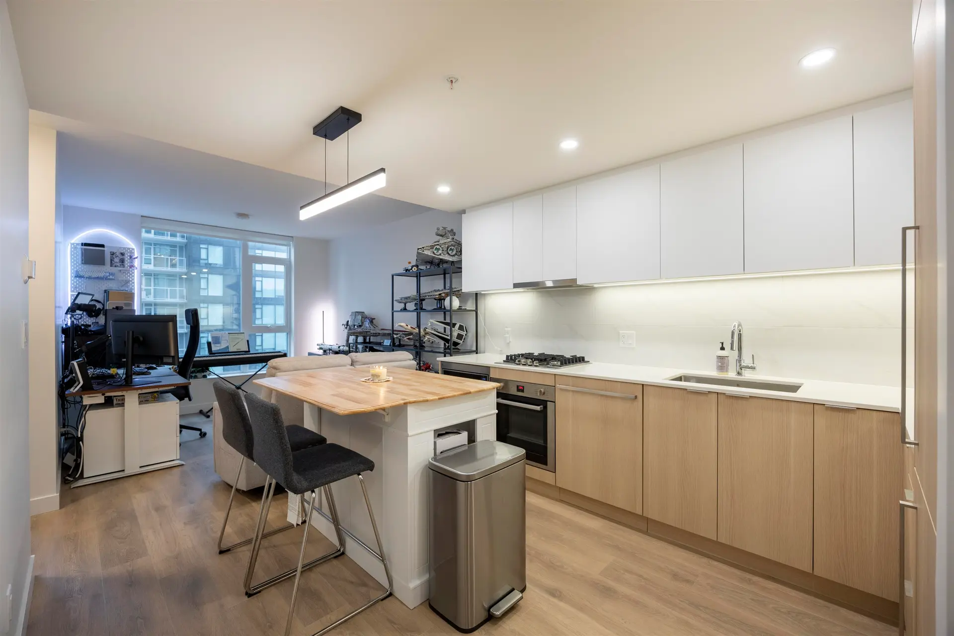 #1205 318 Alderson Avenue - Image 4