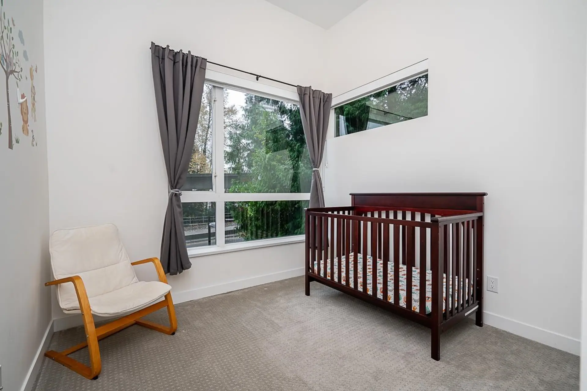 5413 Lougheed Hwy - Image 16