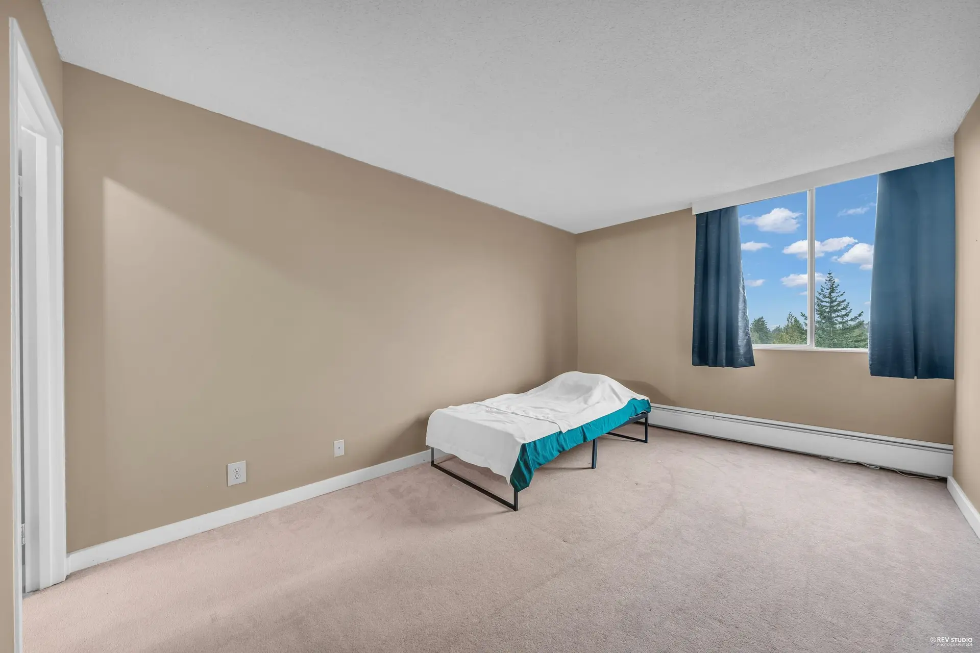 #1602 2016 Fullerton Avenue - Image 15