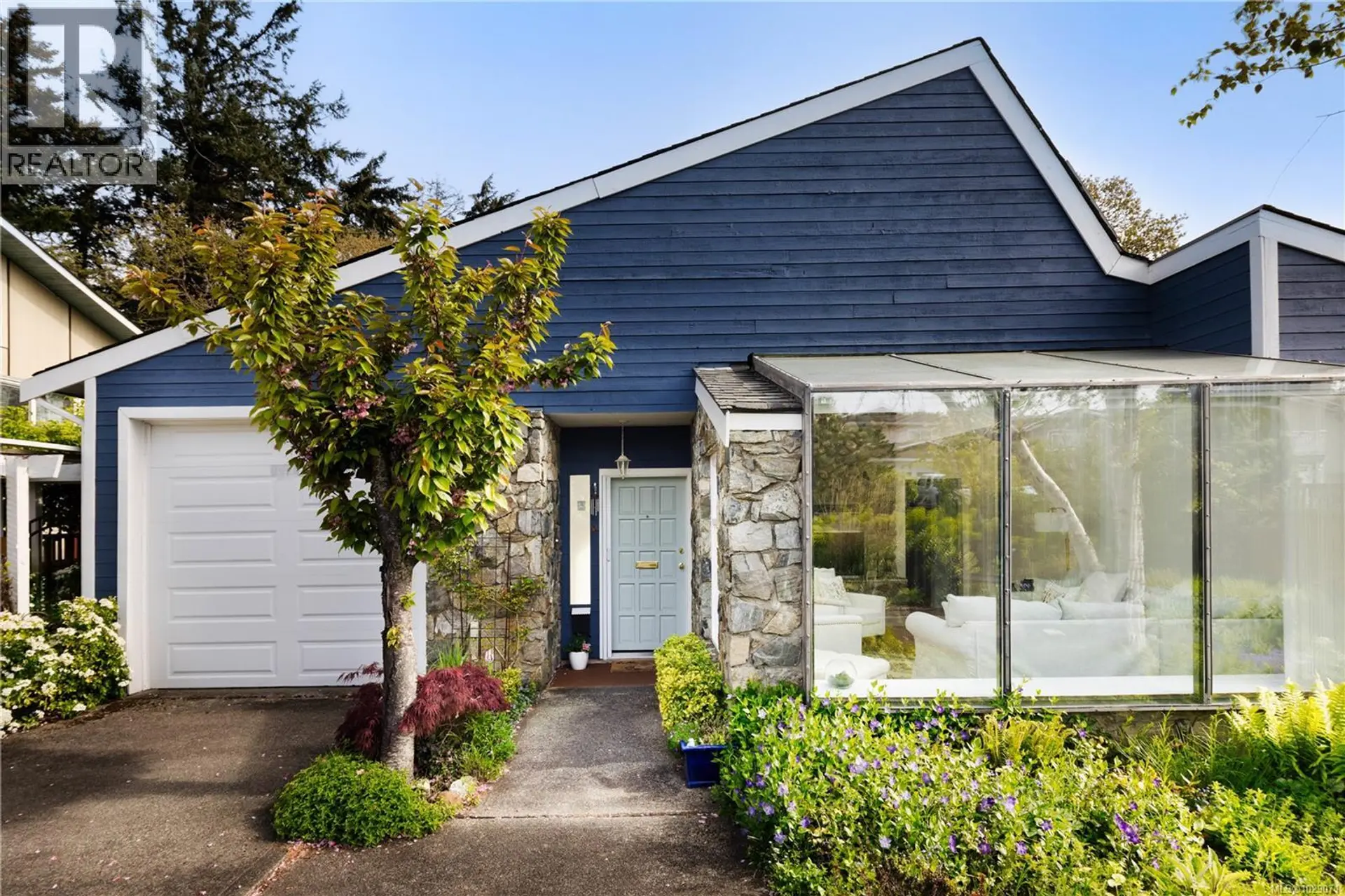 Property at 4395 Robinwood Dr, Saanich, BC