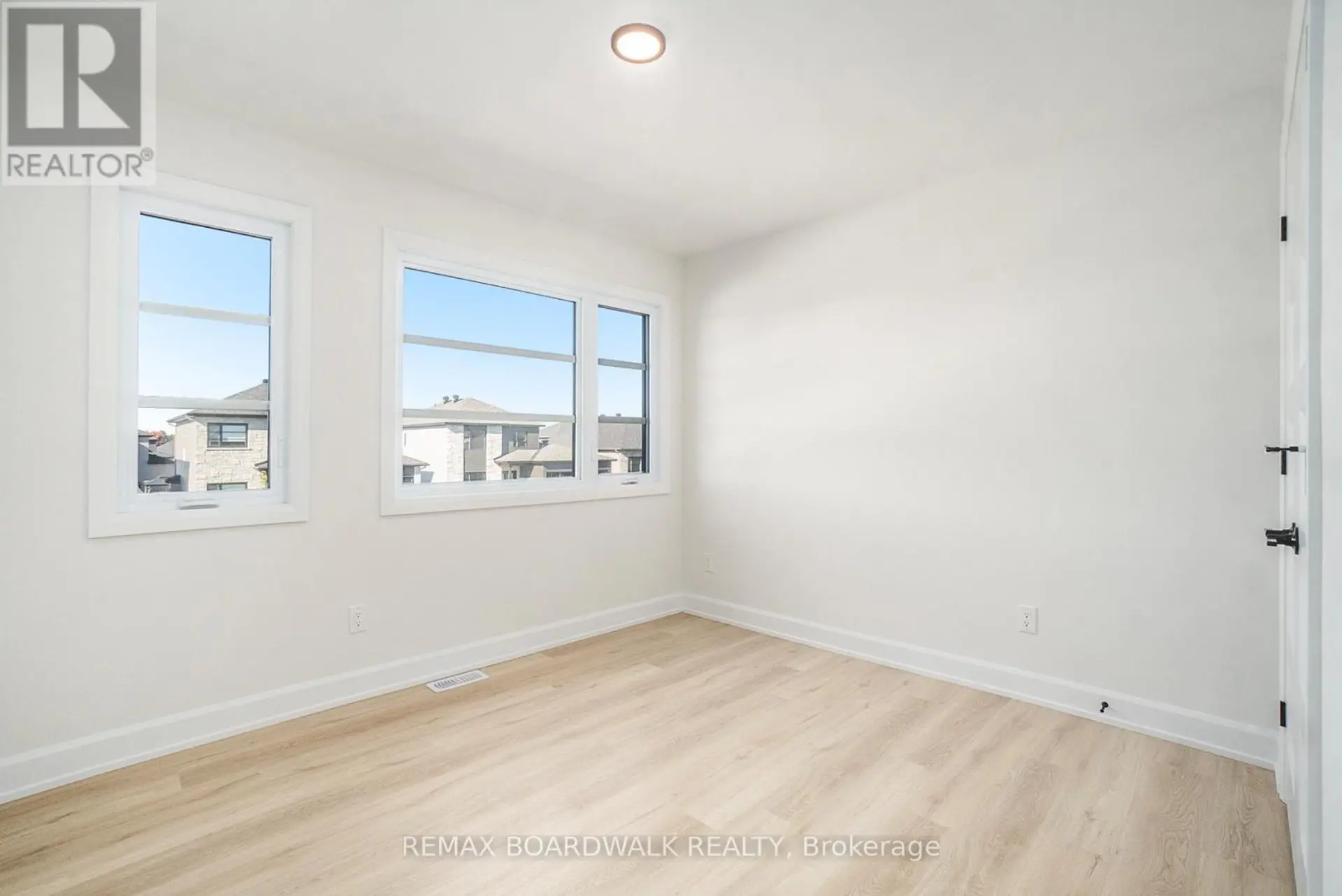 619 GENEVA CRESCENT - Image 17