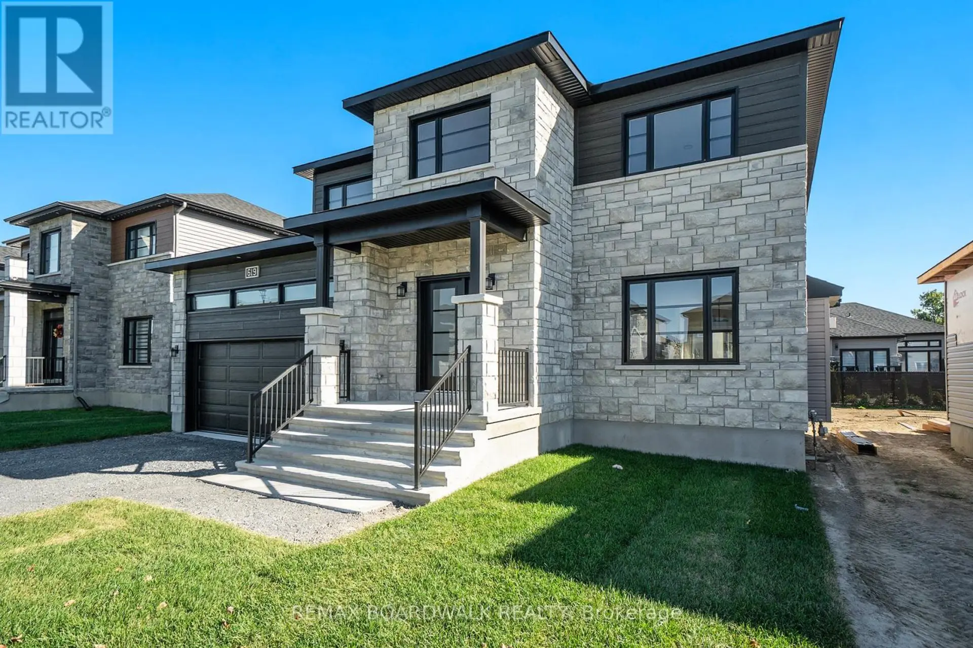619 GENEVA CRESCENT - Image 2