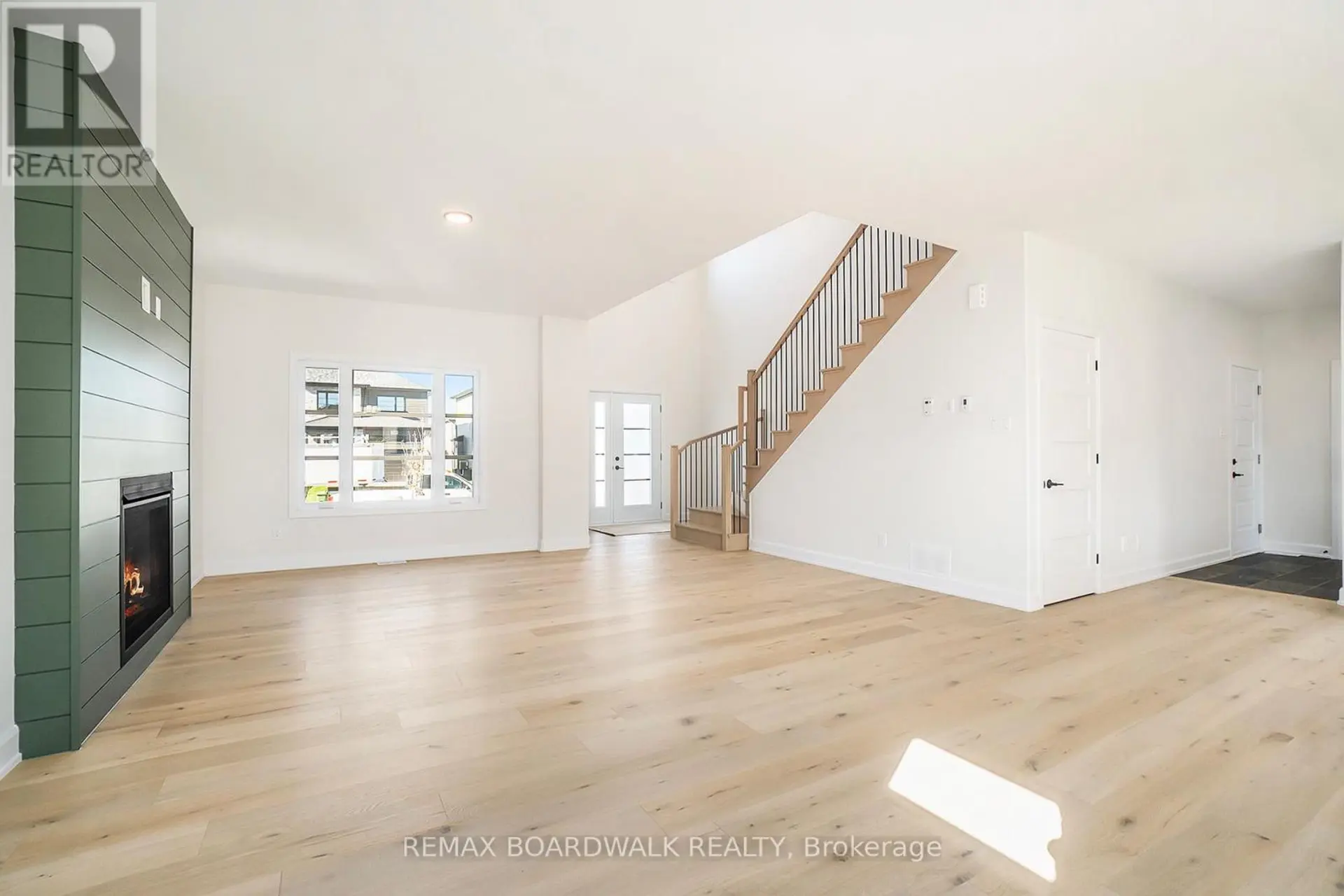 619 GENEVA CRESCENT - Image 3