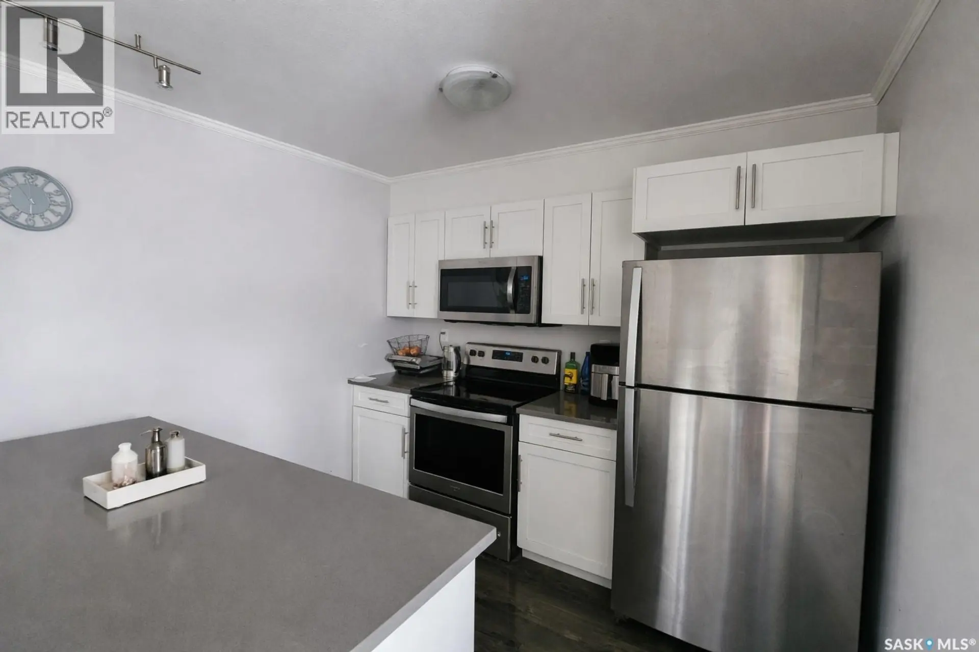#237 322 Lewin WAY - Image 2
