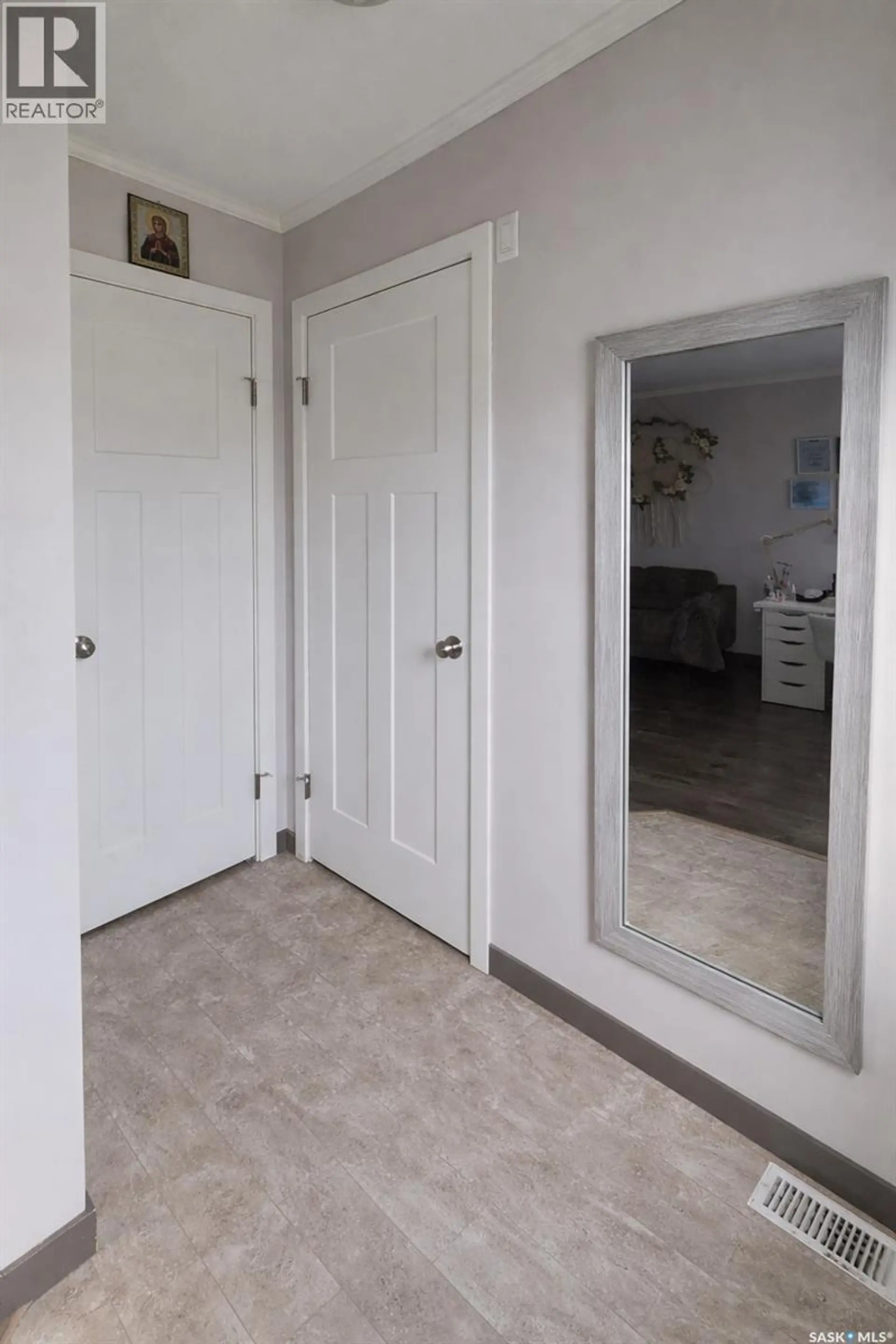 #237 322 Lewin WAY - Image 3