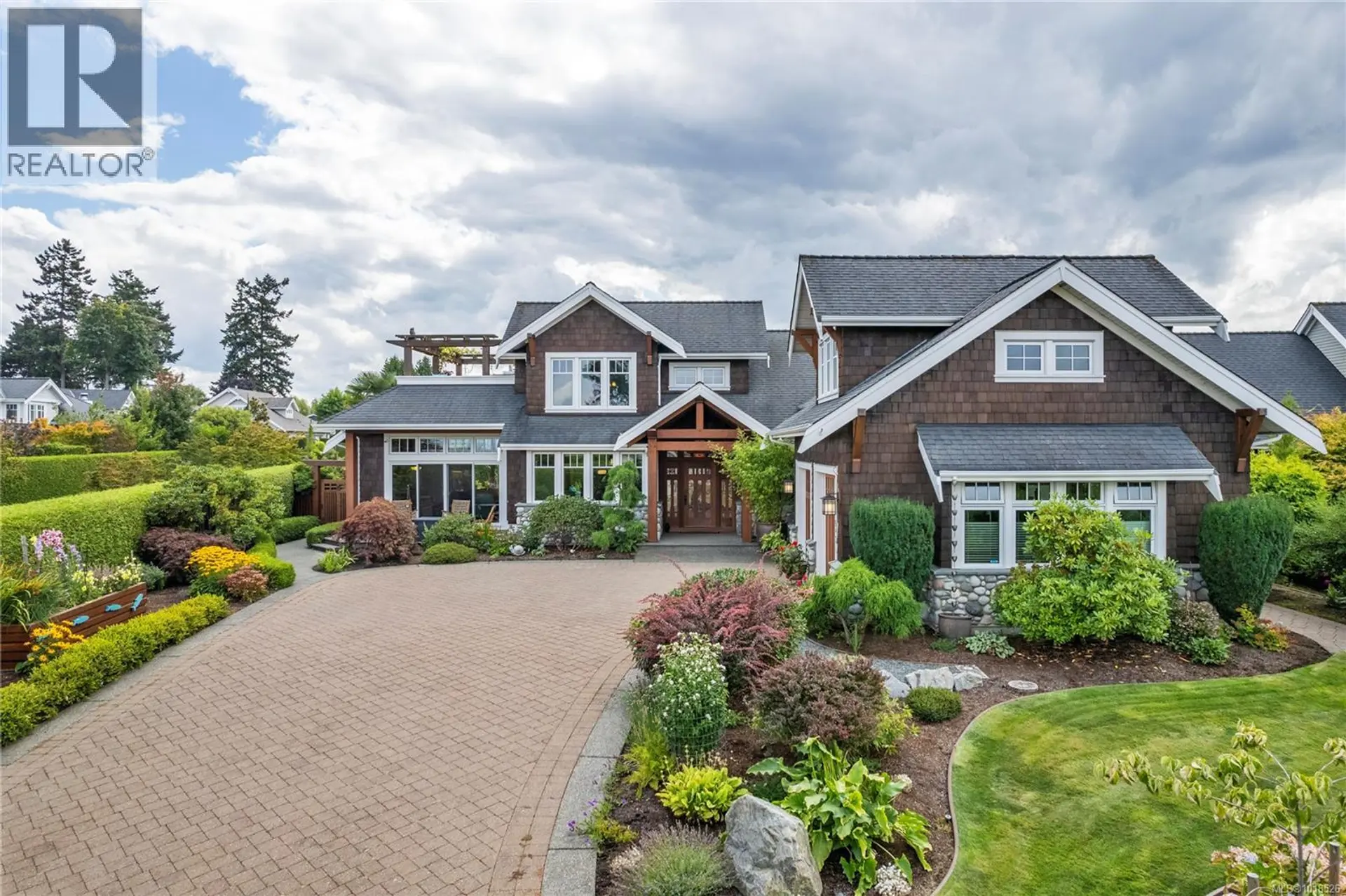 Property at 942 Bluffs Dr, Qualicum Beach, BC