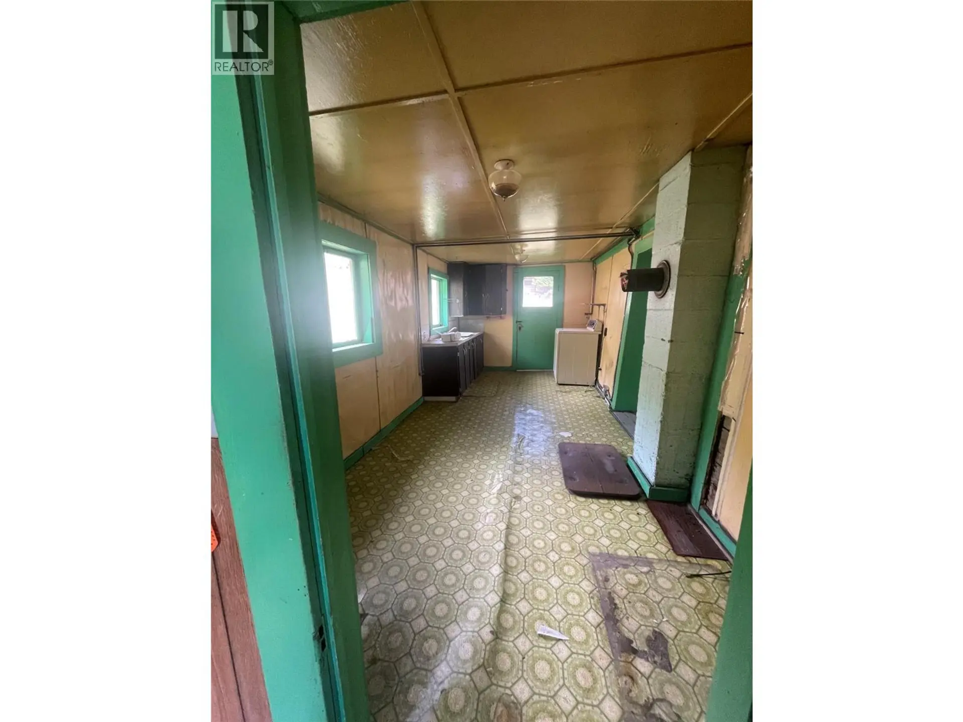 685 RUSSELL Lane - Image 6