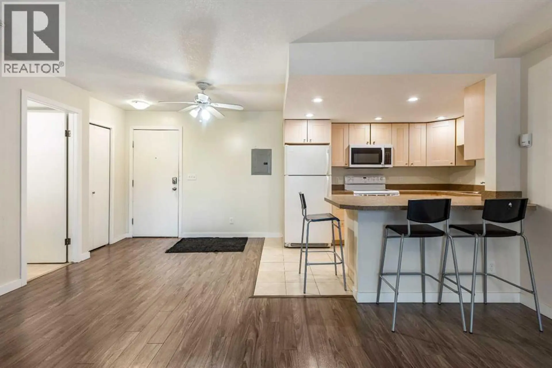 #101 3747 42 Street NW - Image 6