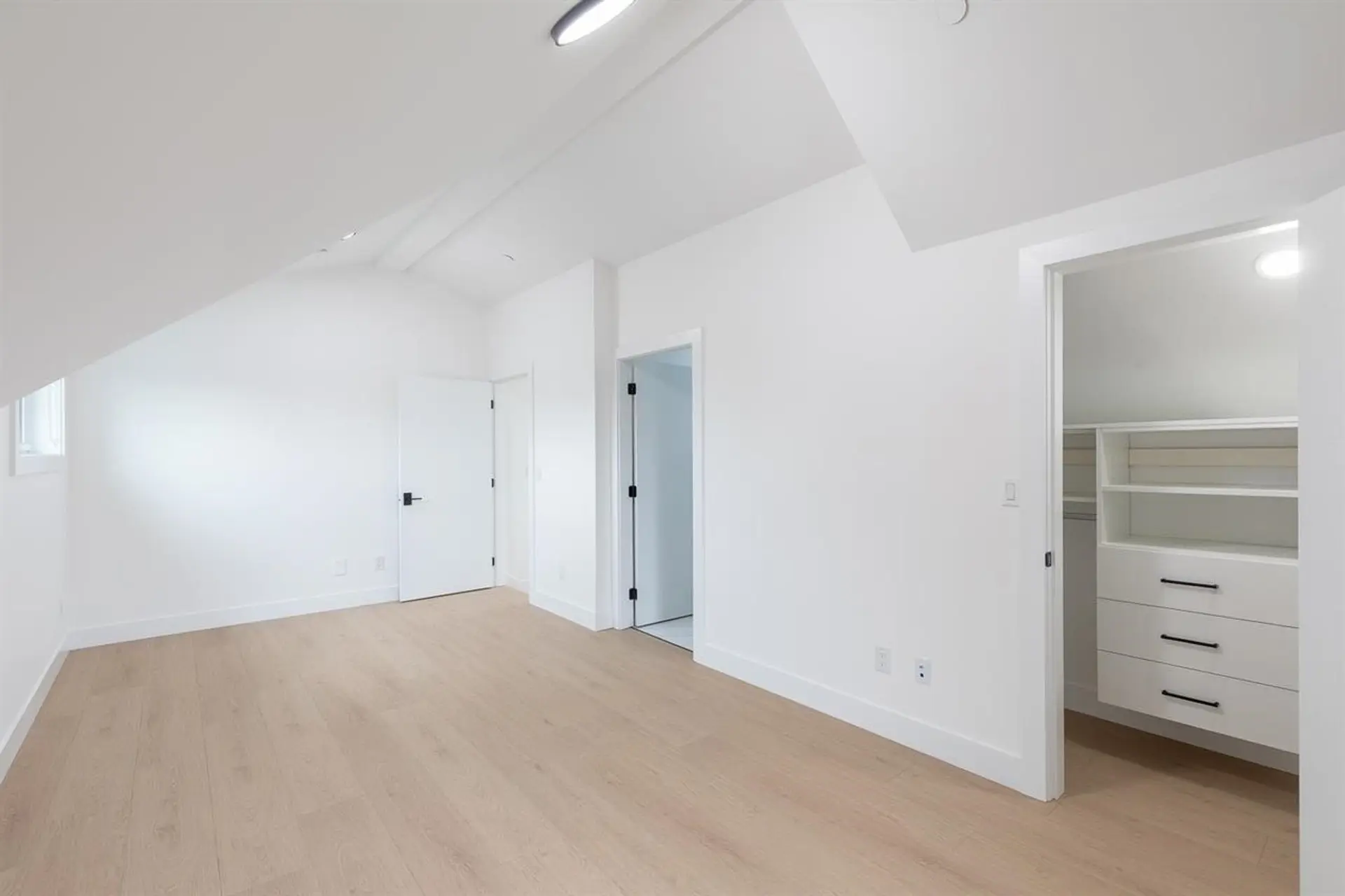 #2 6964 Inverness Street - Image 16