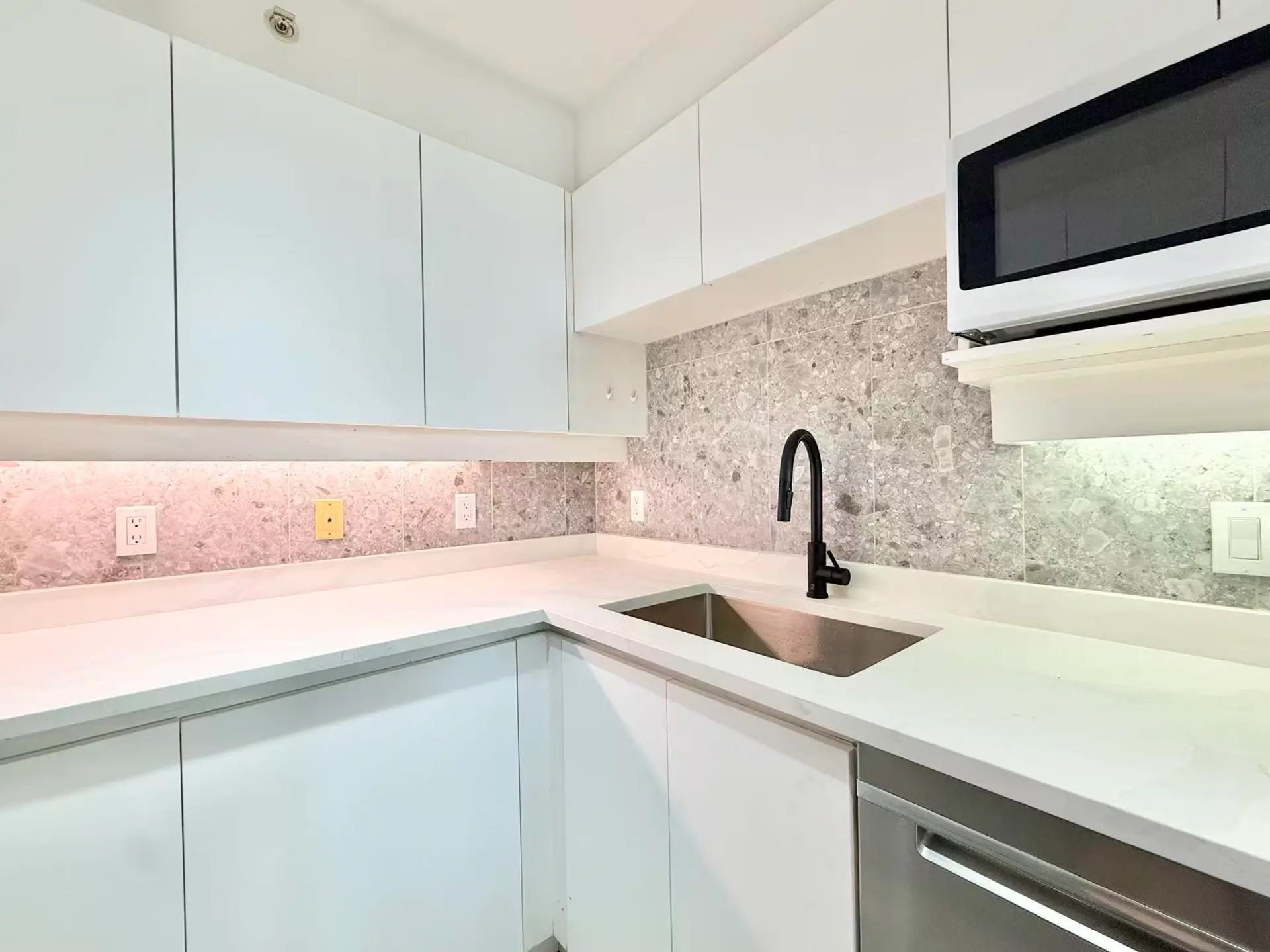 #506 6119 Cooney Road - Image 2