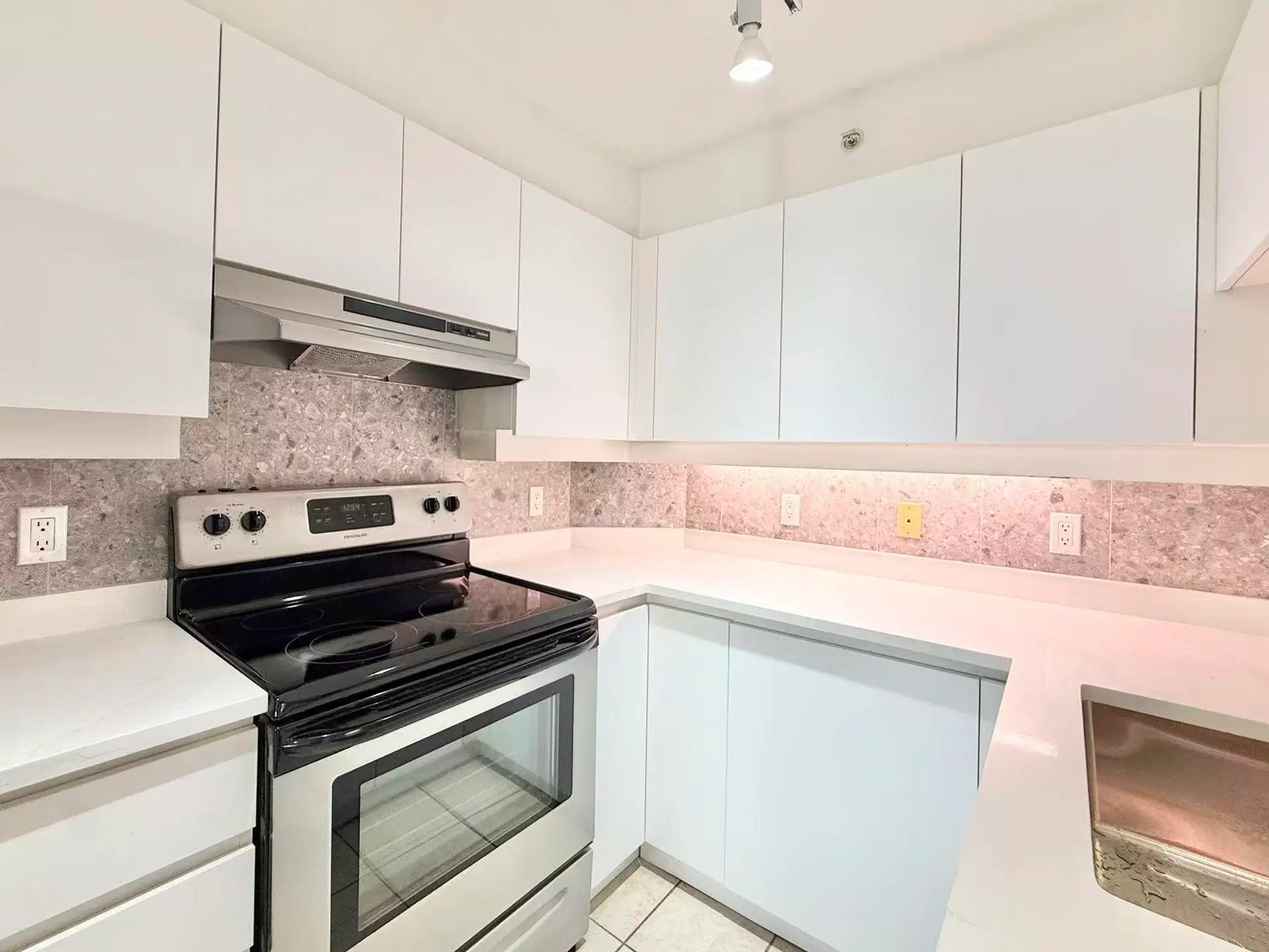 #506 6119 Cooney Road - Image 4