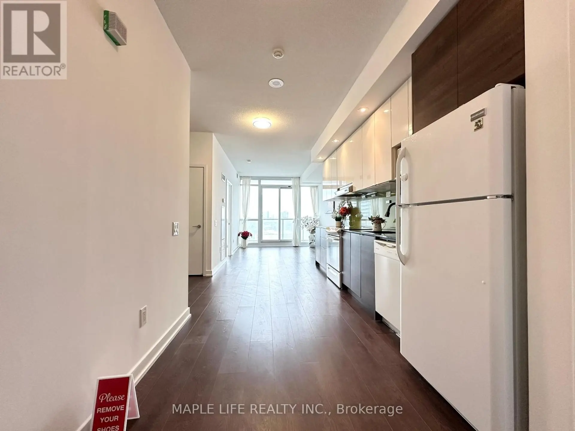 #2502 121 MCMAHON DRIVE - Image 3