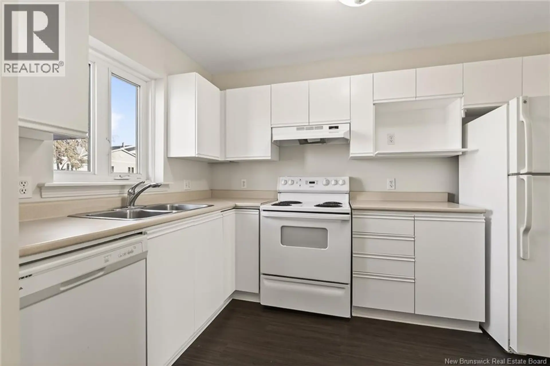 #18 84 Seaman Street - Image 5