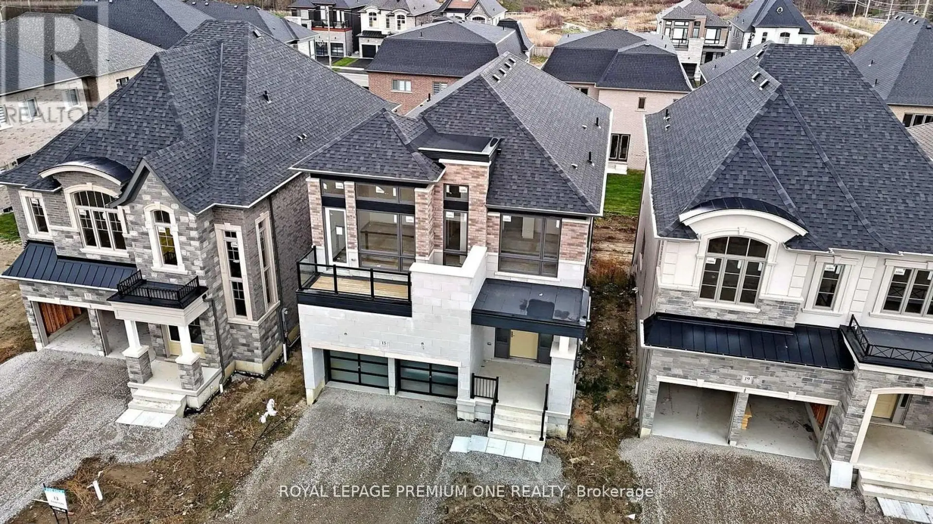 15 ANTONIETTA CRESCENT - Image 5