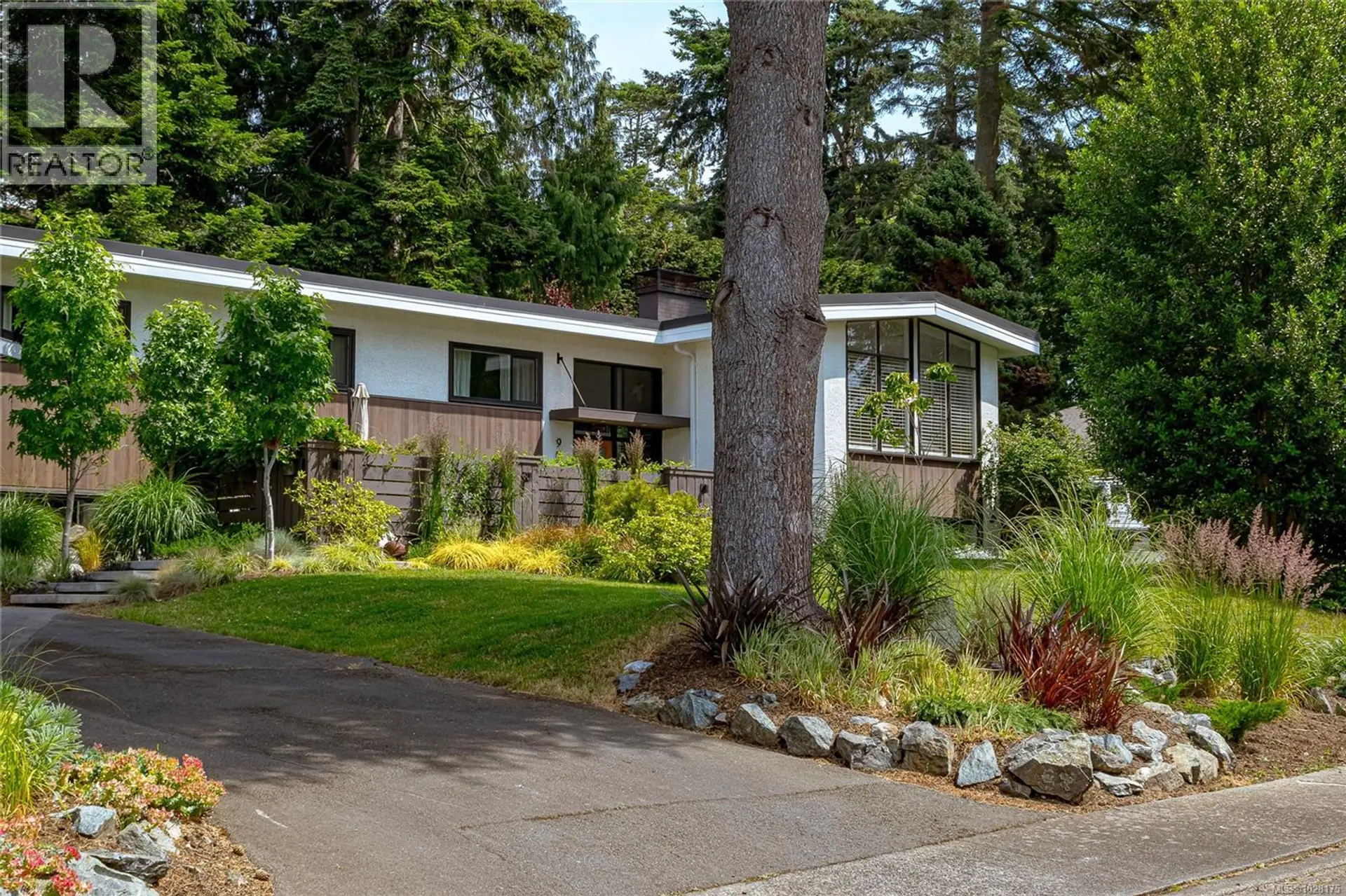 Property at 905 Deal St, Oak Bay, BC