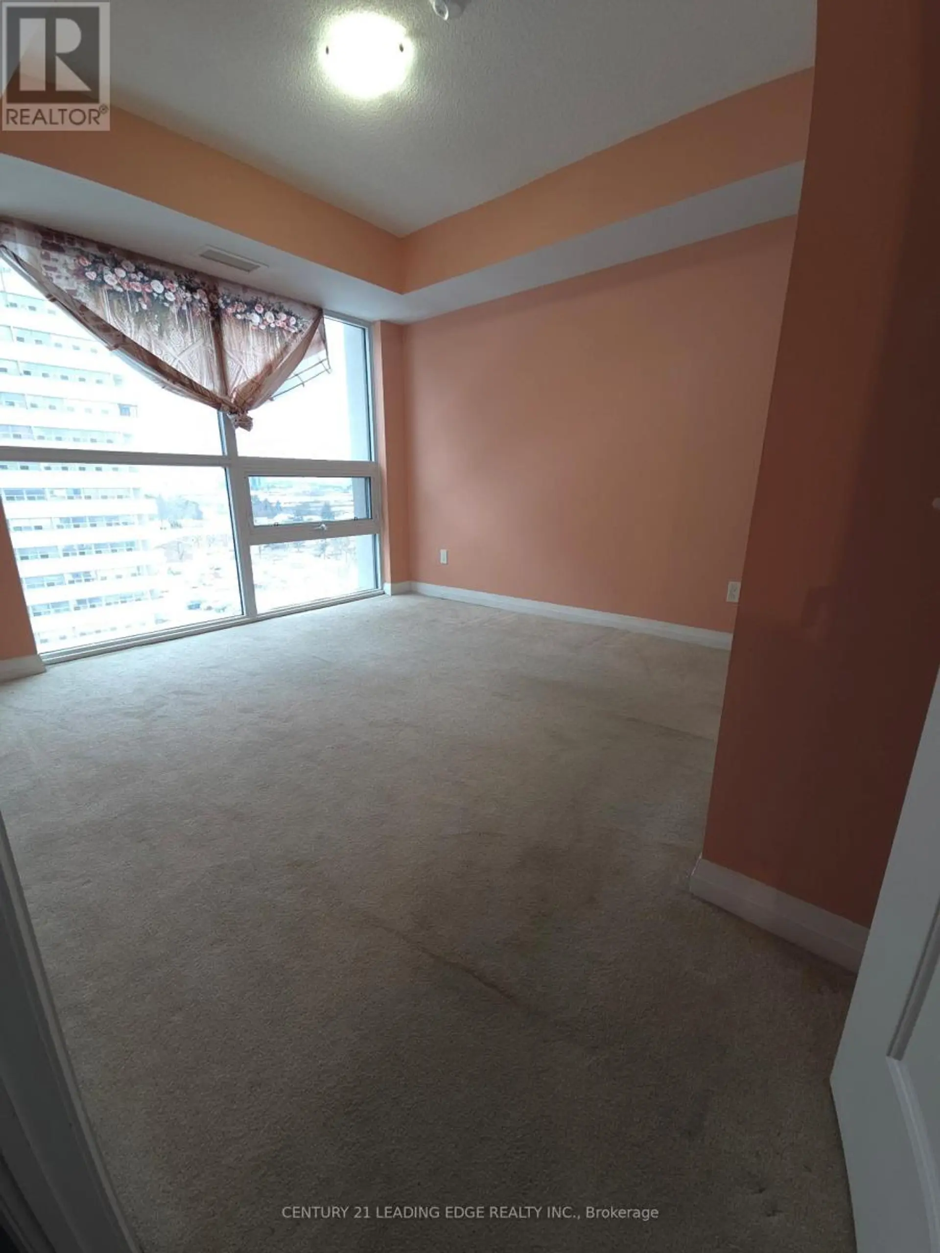#711 30 MEADOWGLEN PLACE - Image 13