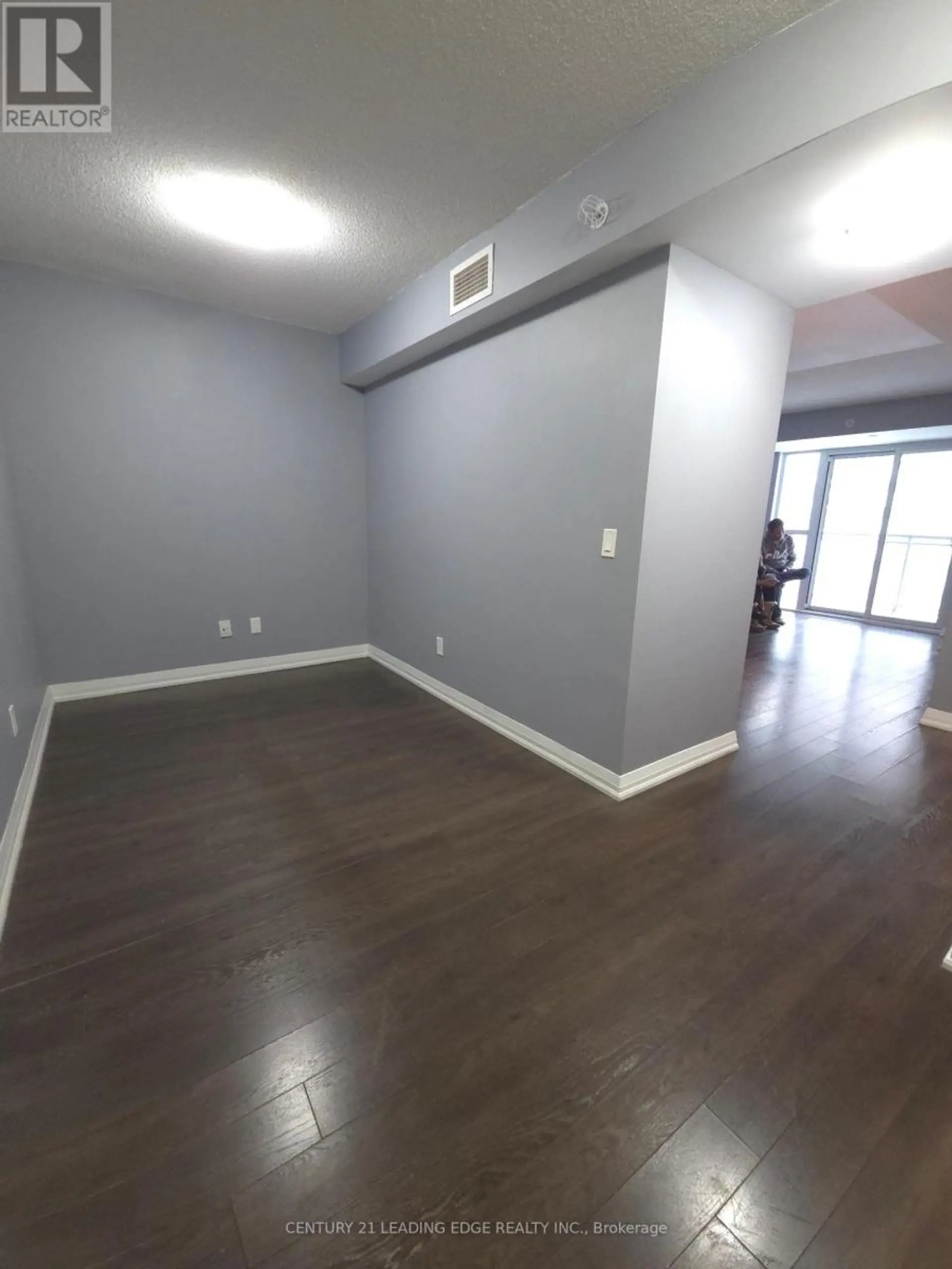 #711 30 MEADOWGLEN PLACE - Image 7