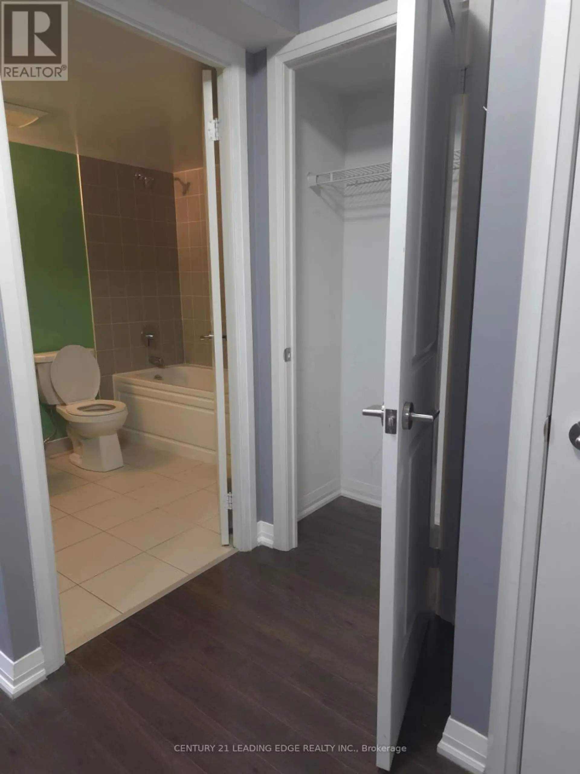 #711 30 MEADOWGLEN PLACE - Image 9
