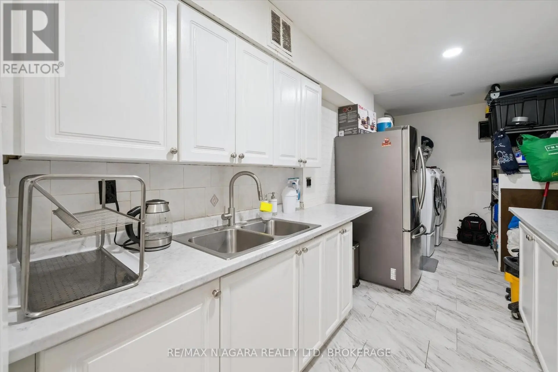 #2306 340 DIXON ROAD - Image 10