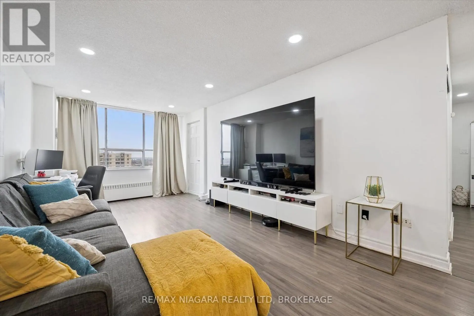 #2306 340 DIXON ROAD - Image 8