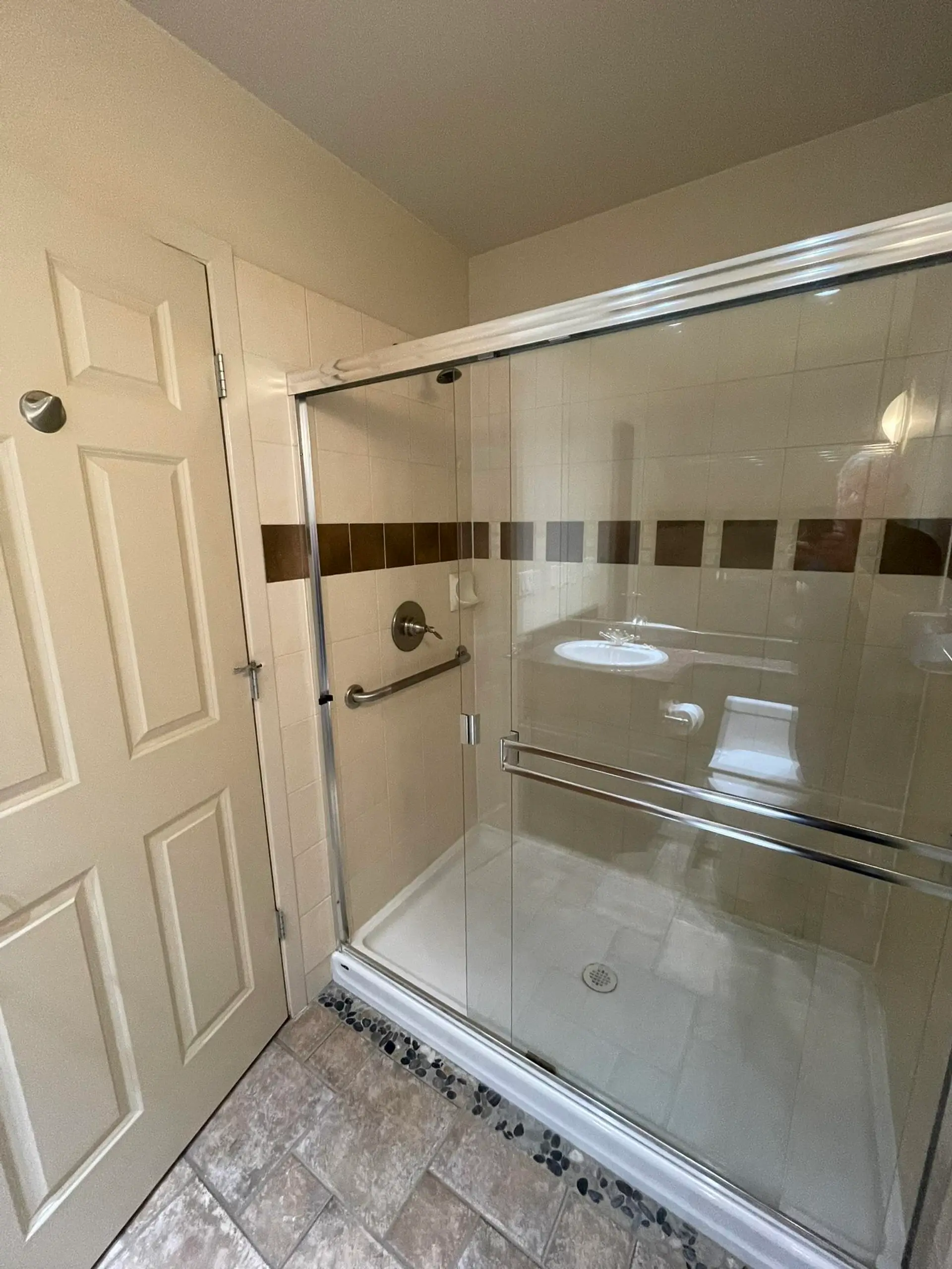 #207 580 Raven Woods Drive - Image 8