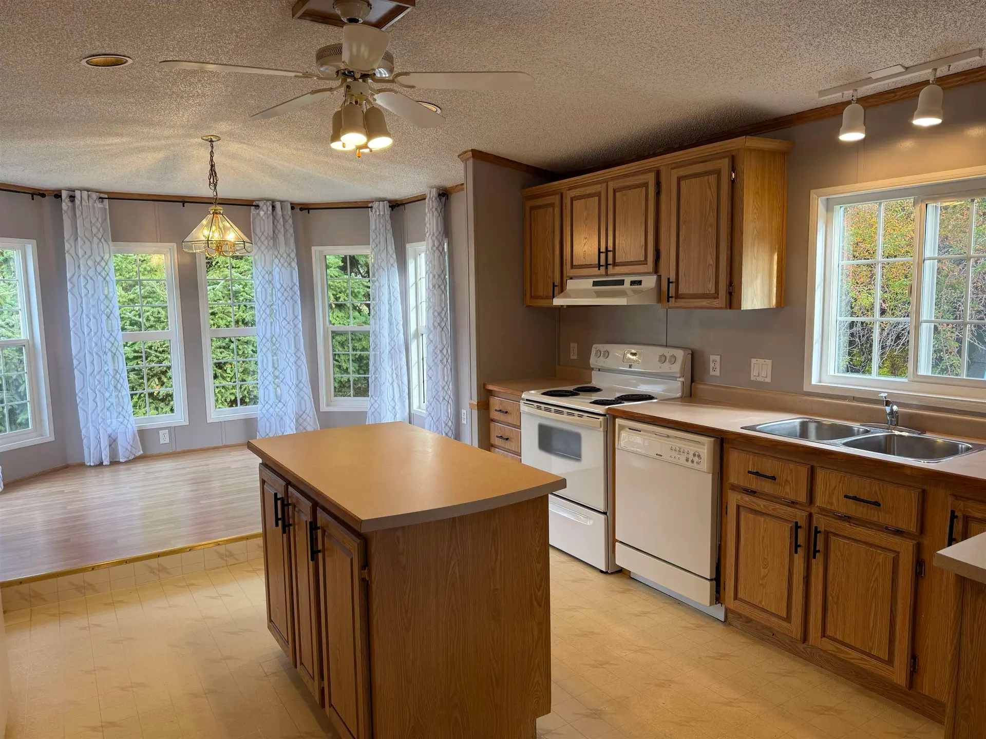 #96 1413 Sunshine Coast Highway - Image 10