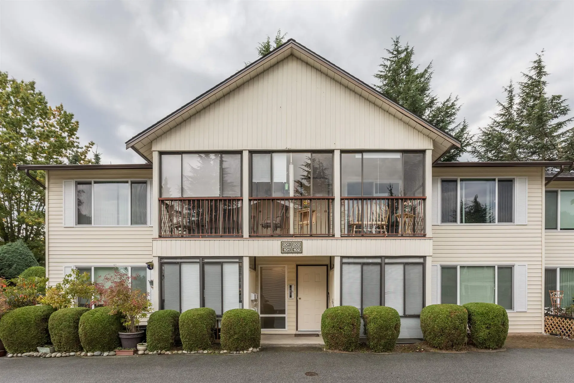 Property at #201 2853 Bourquin Crescent, Abbotsford, BC