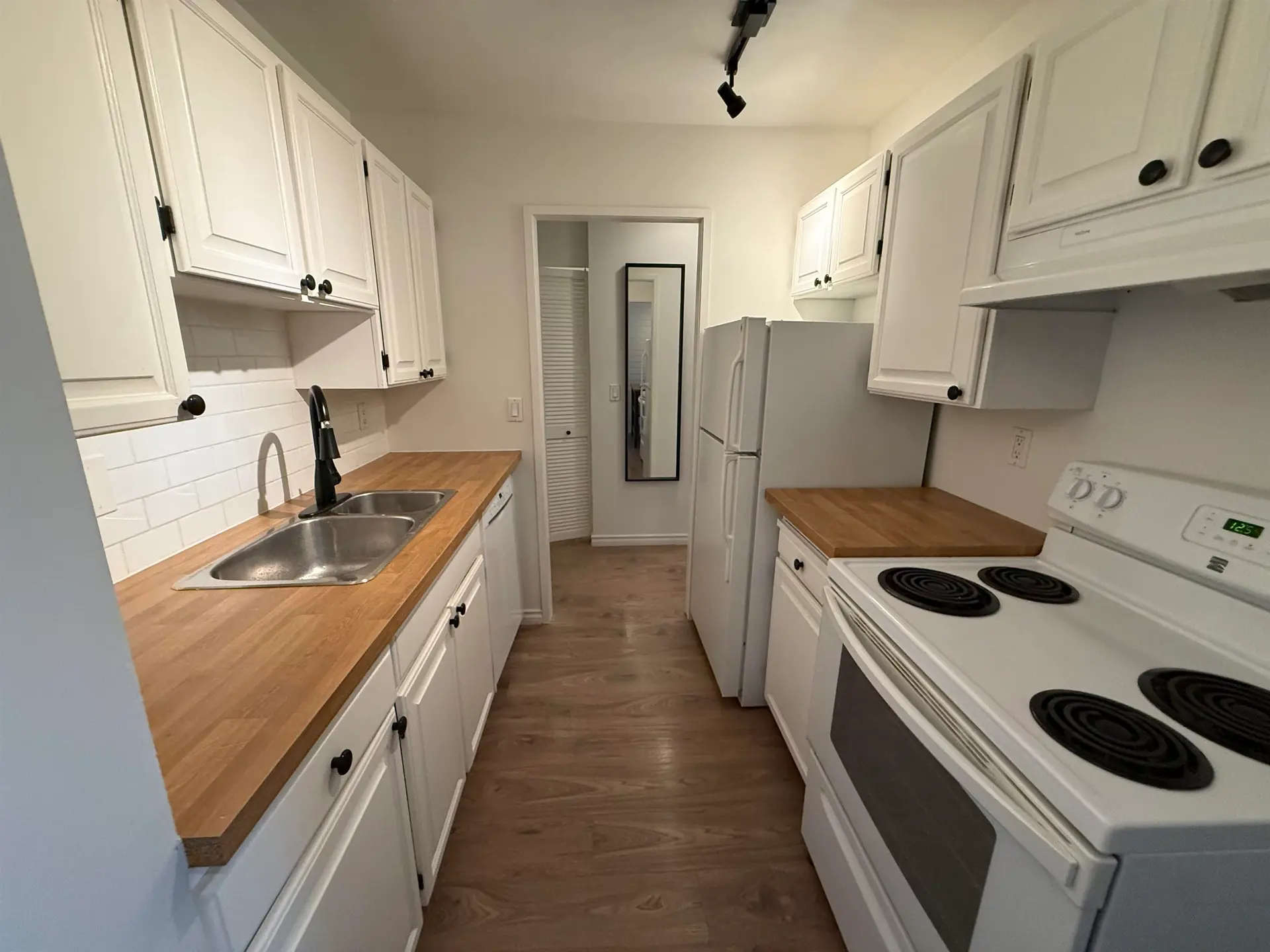 #401 1066 E 8 Avenue - Image 9