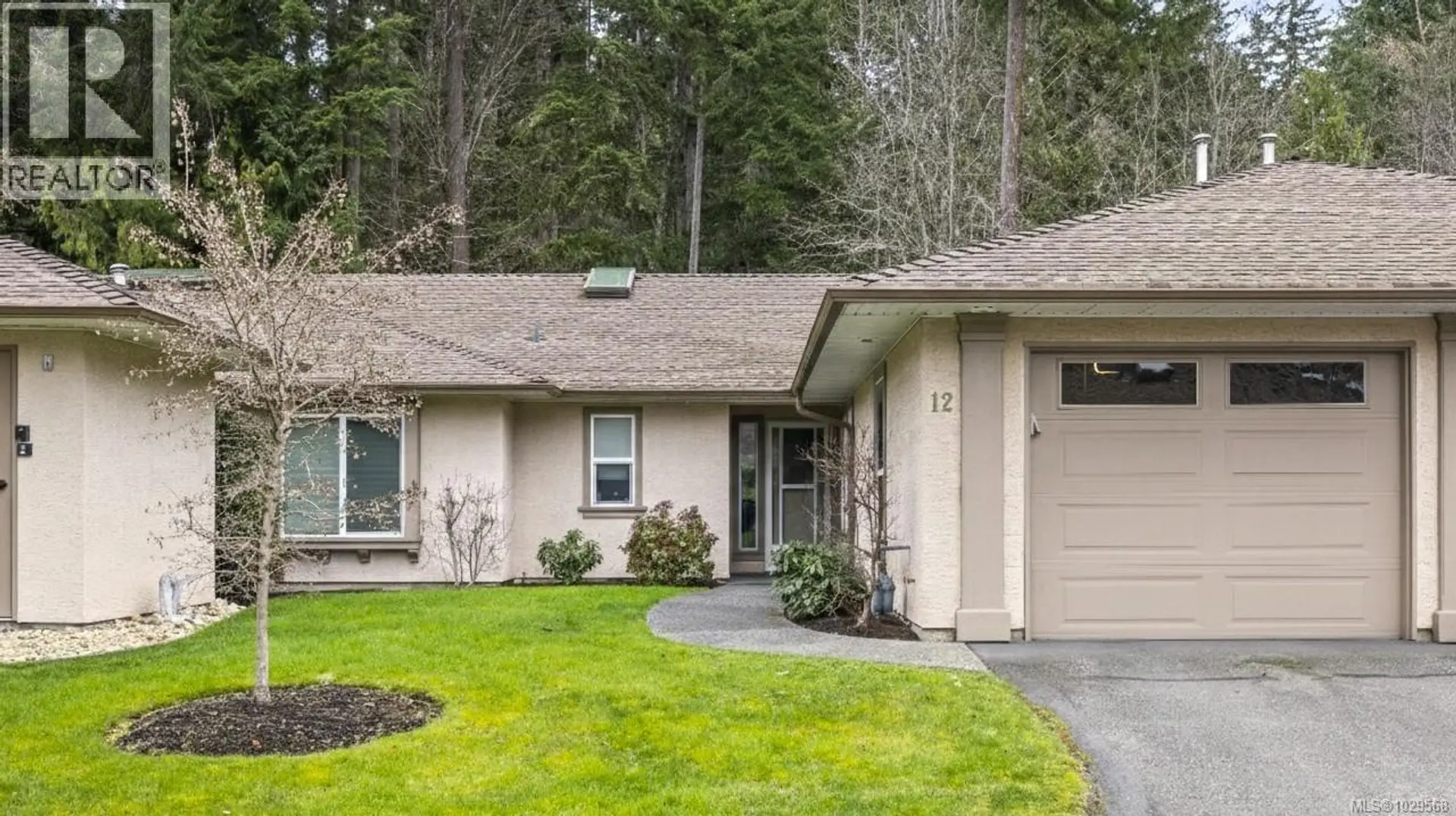 Property at #12 810 Chestnut St, Qualicum Beach, BC