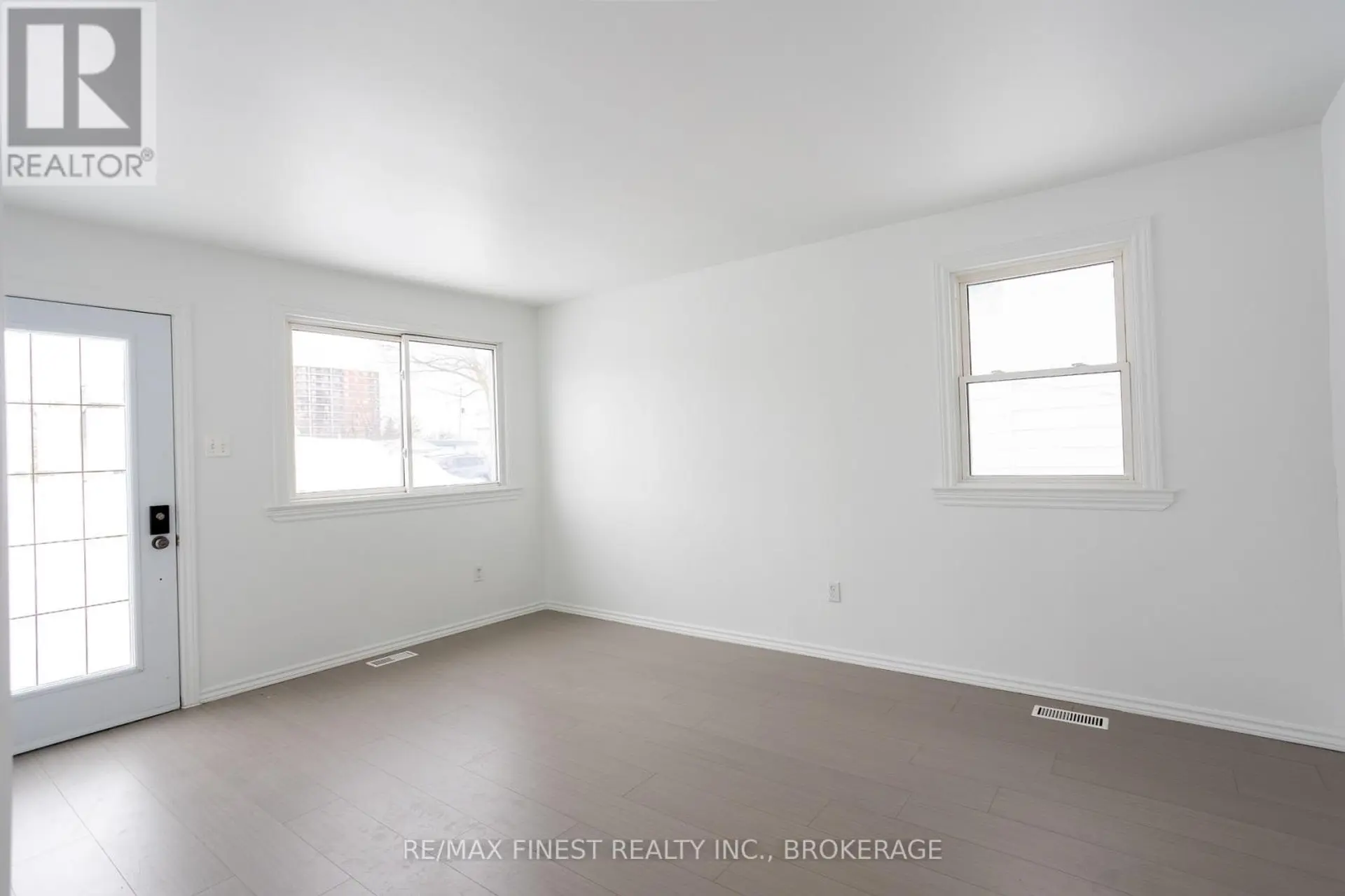 559 MACDONNELL STREET - Image 2