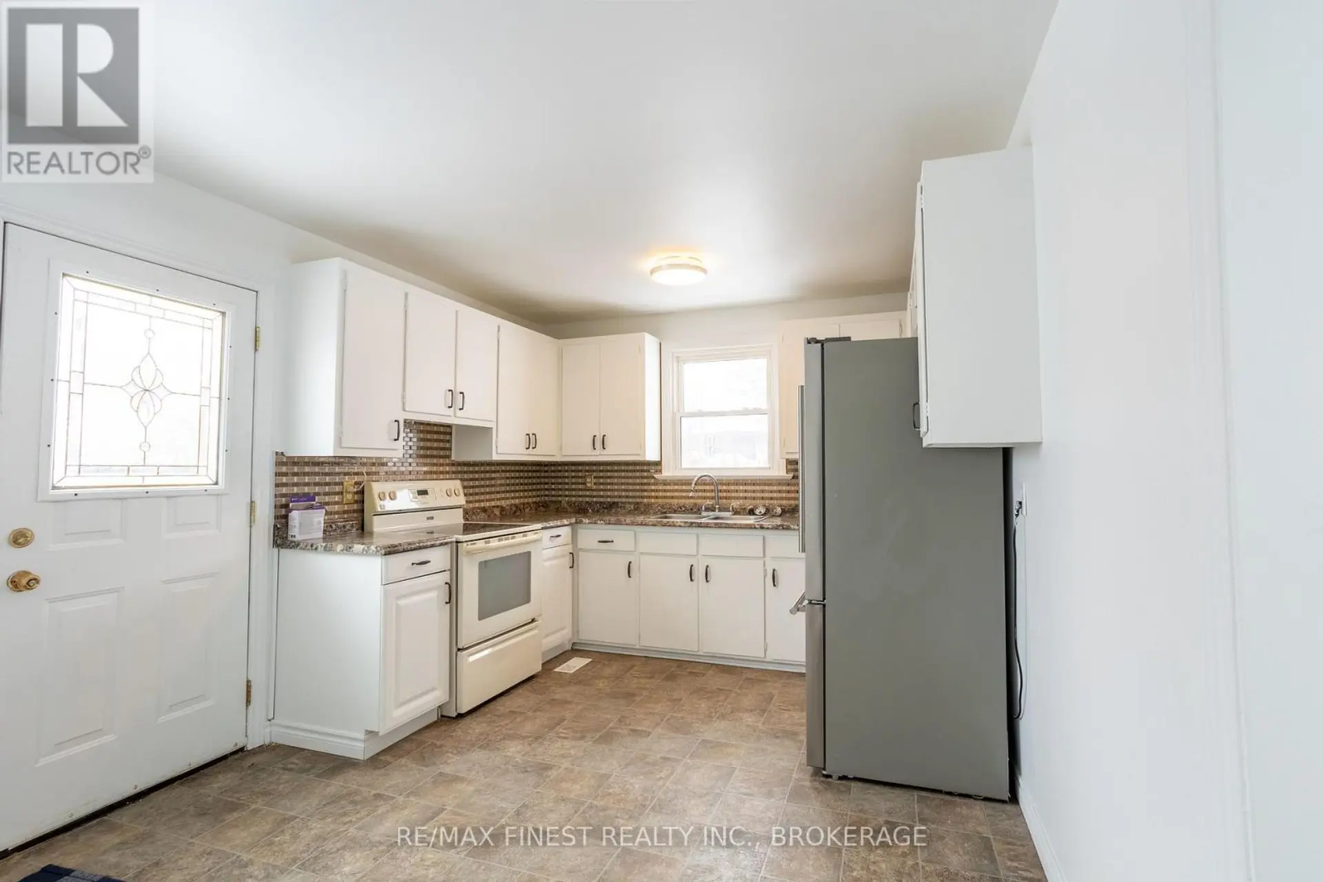 559 MACDONNELL STREET - Image 5
