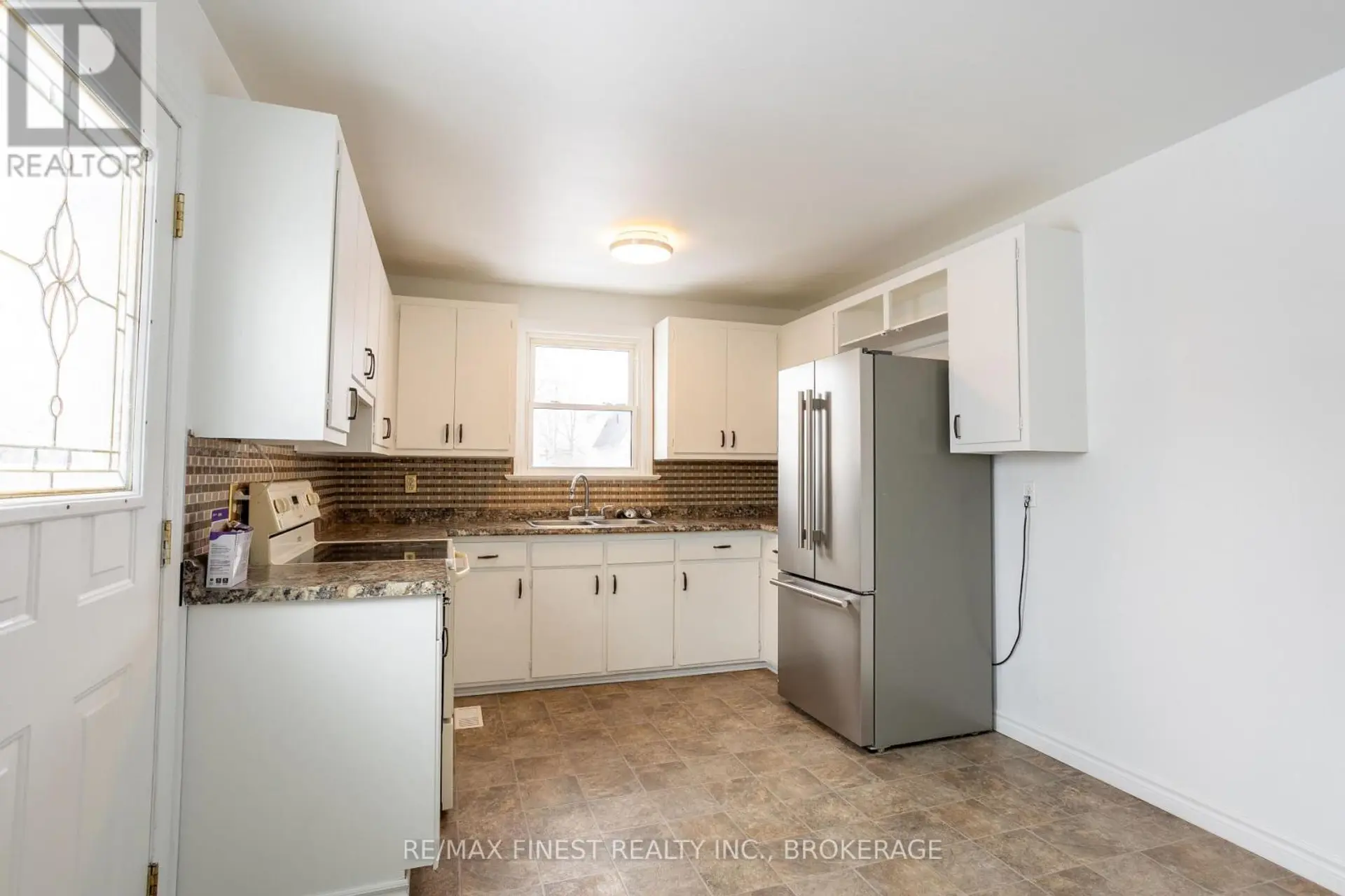 559 MACDONNELL STREET - Image 4