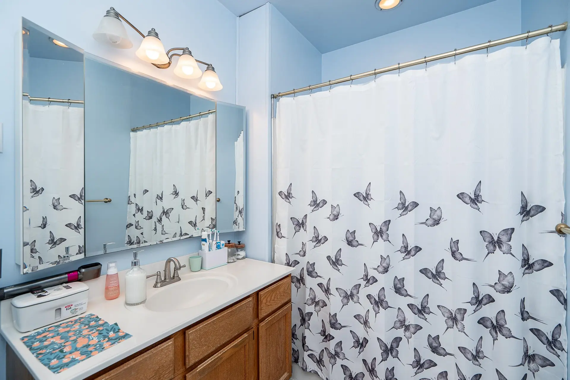 156 E 53rd Avenue - Image 9