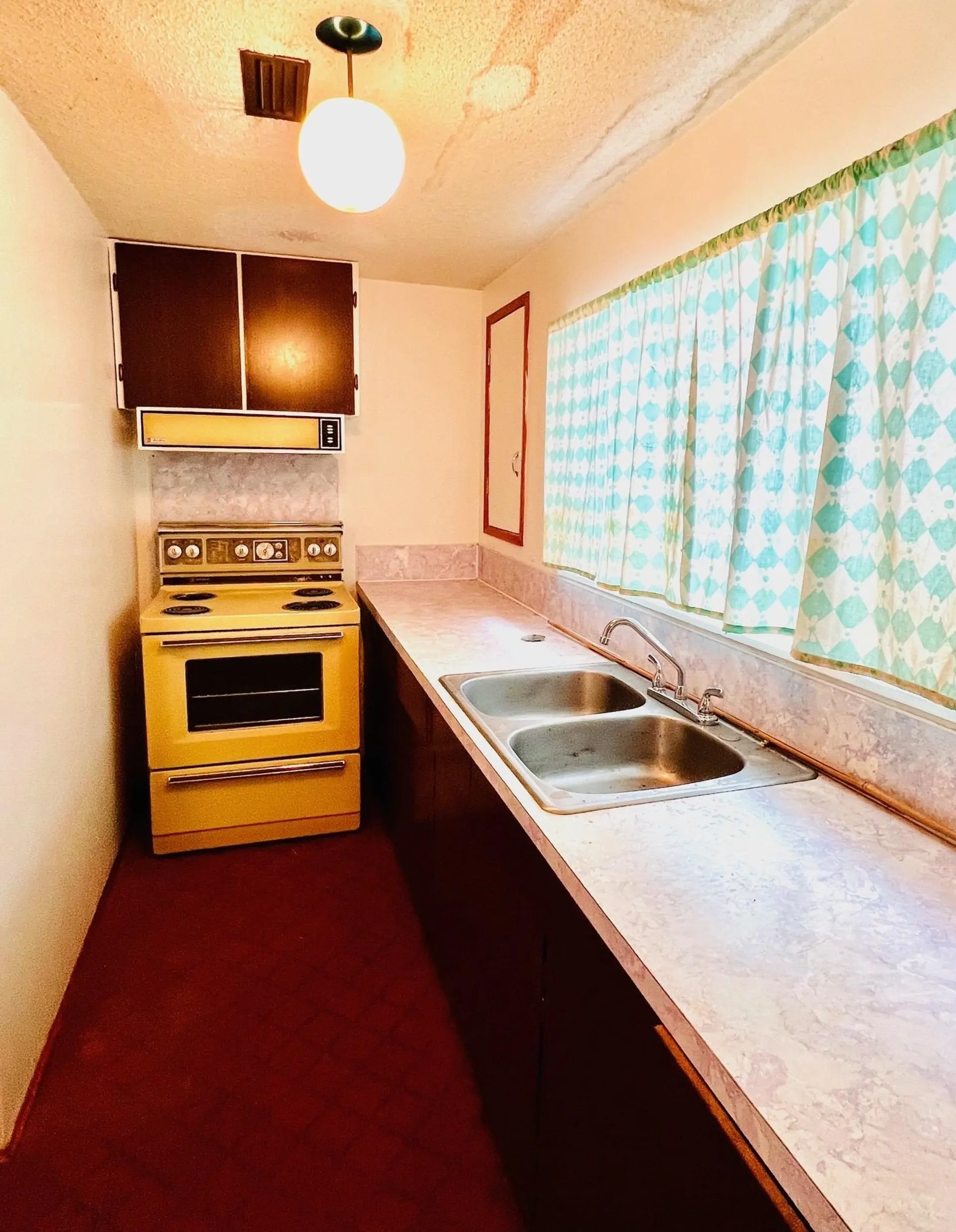 4695 Nanaimo Street - Image 14