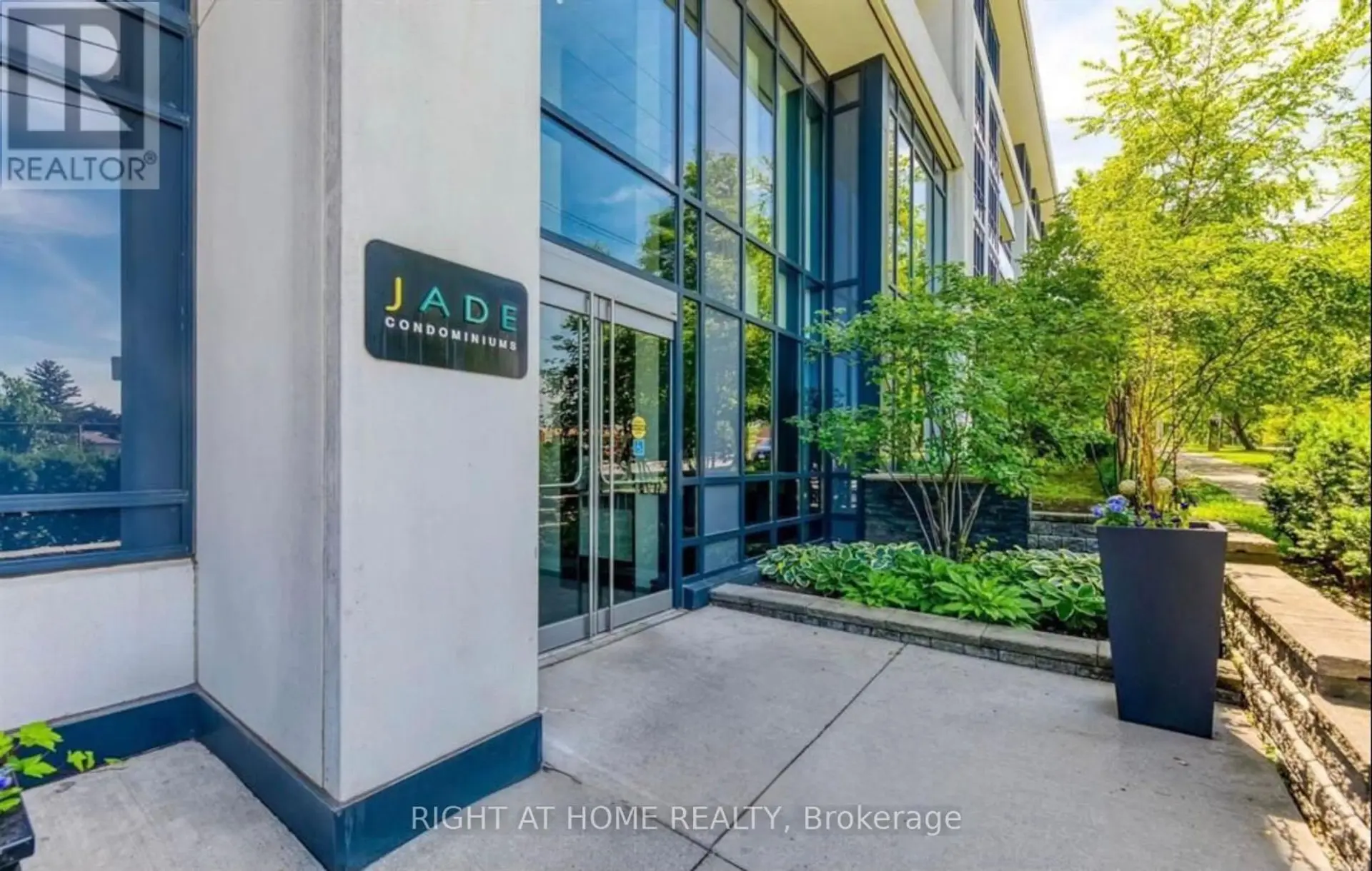 #228 399 SPRING GARDEN AVENUE - Image 1