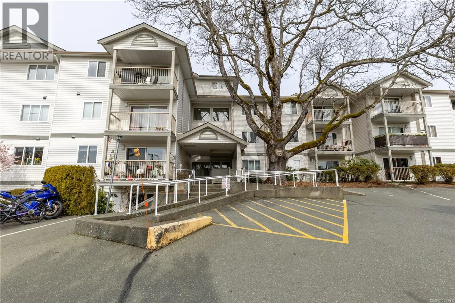 Property at #401 840 Braidwood Rd, Courtenay, BC