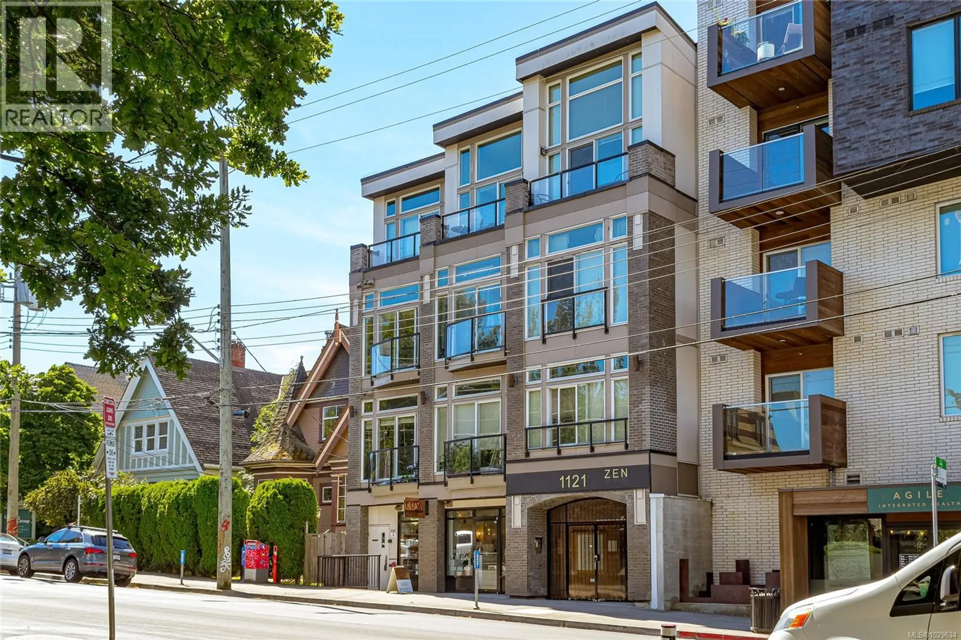 #402 1121 Fort St - Image 16