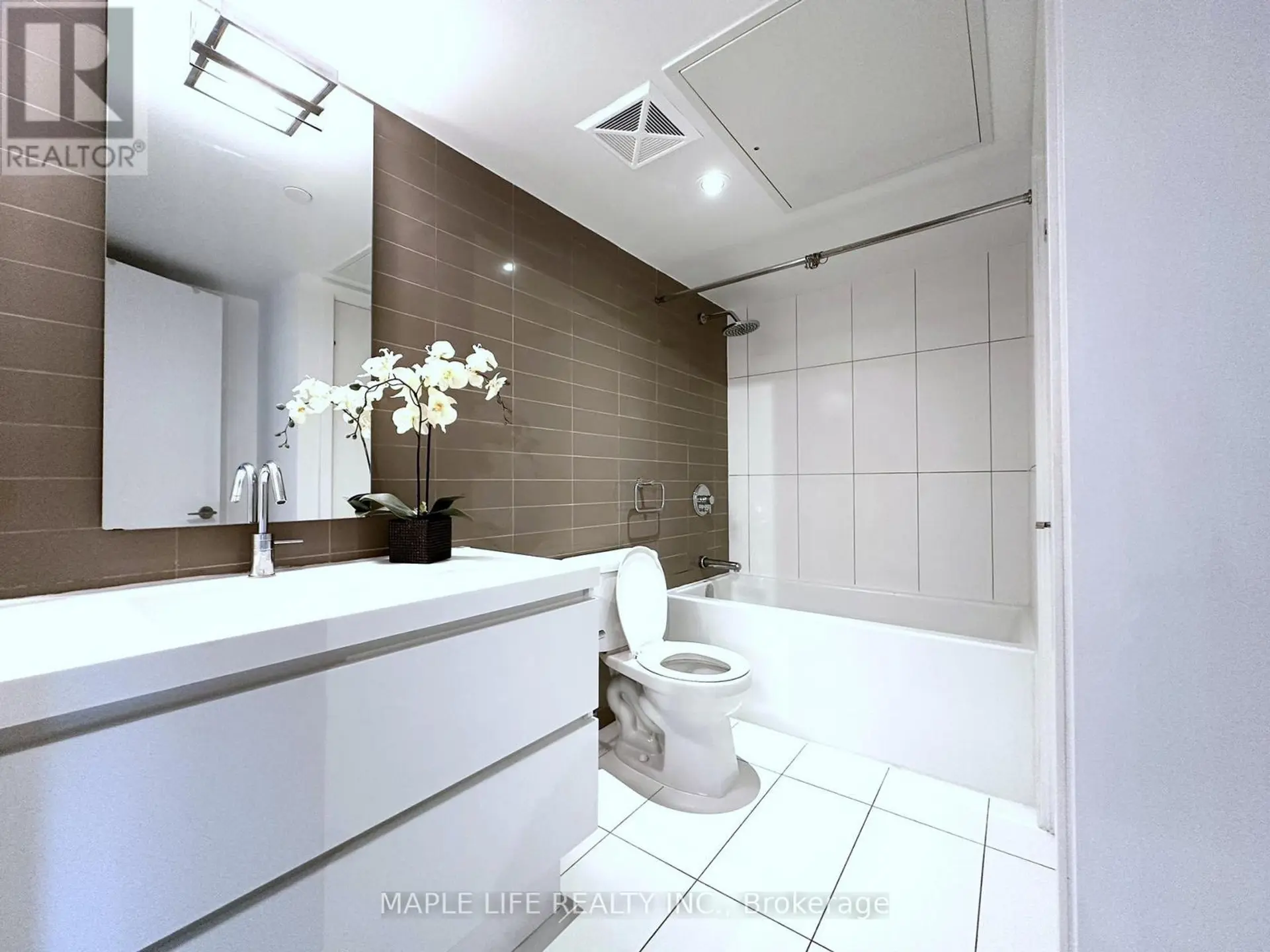 #1111 85 QUEENS WHARF ROAD - Image 11