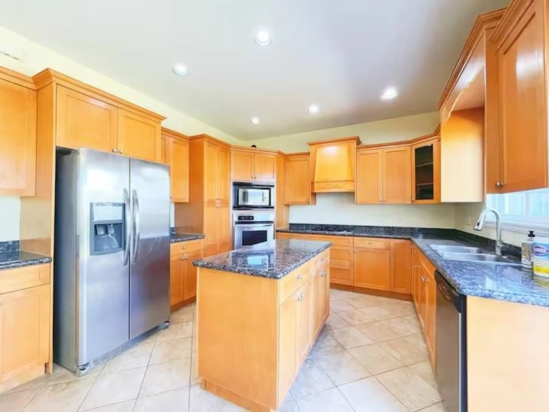 6194 175a Street - Image 4