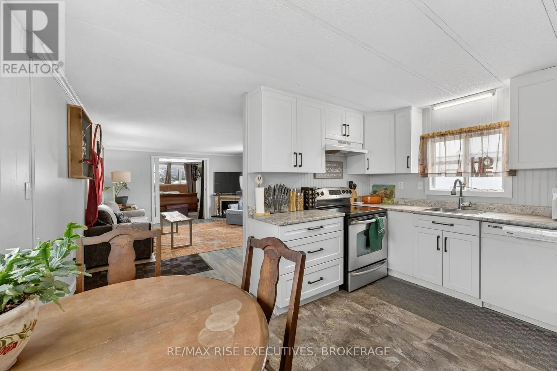4 CEDAR STREET - Image 9