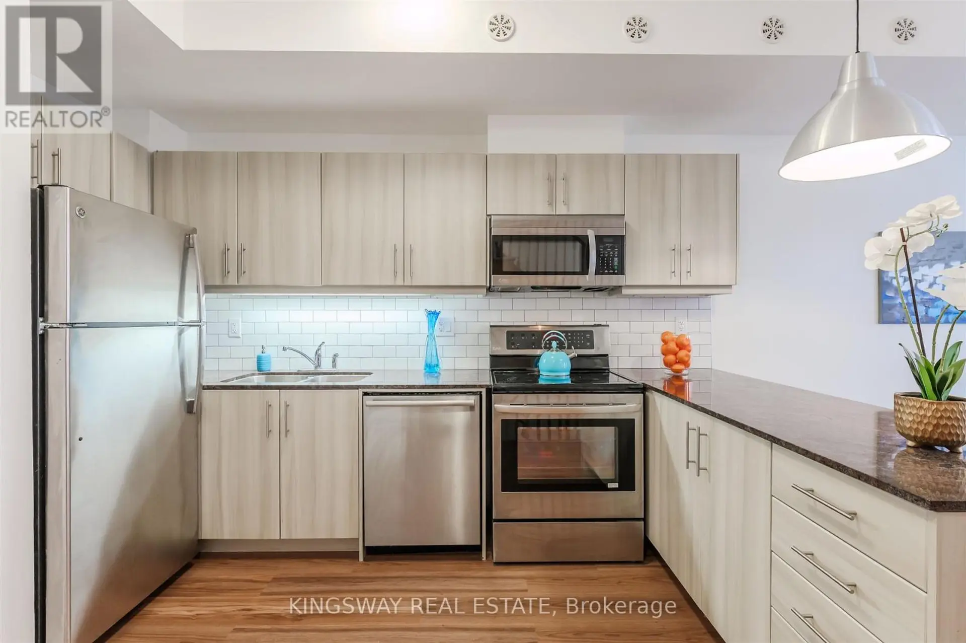 #50 68 WINSTON PARK BOULEVARD - Image 2