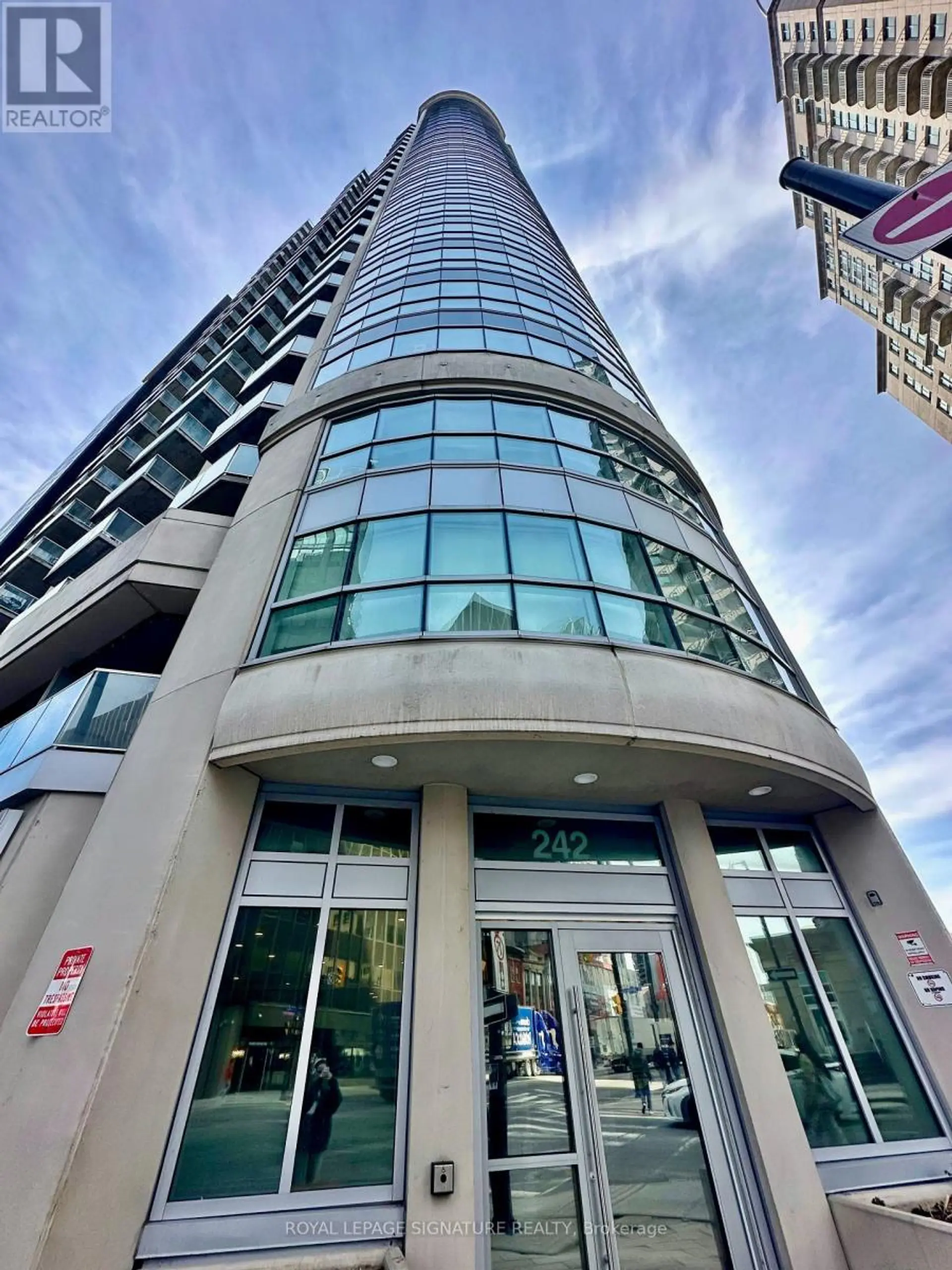 #1208 242 RIDEAU STREET - Image 1