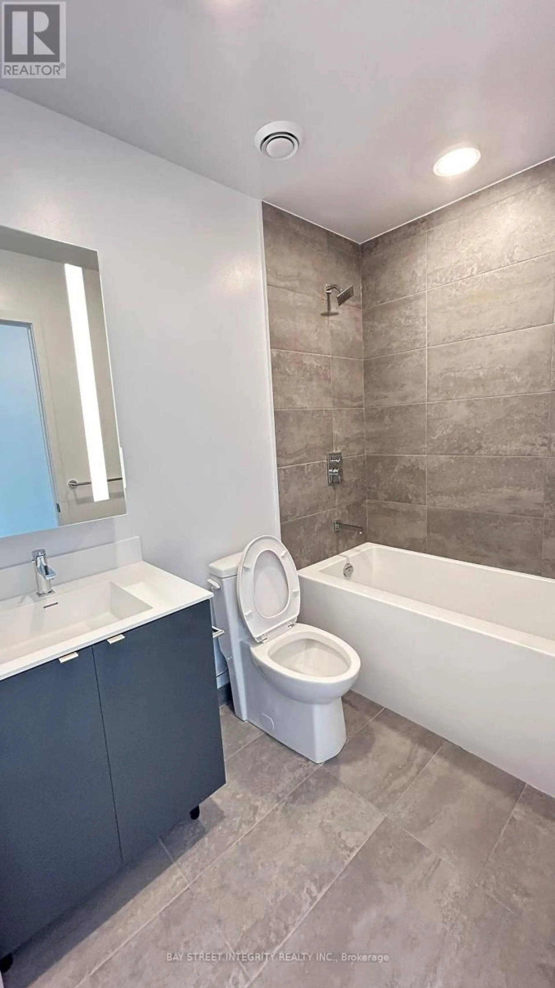 #703 500 DUPONT STREET - Image 12