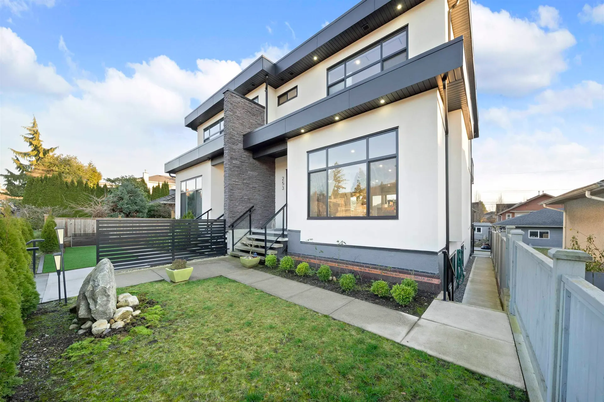 Property at 253 W 18th Street, North Vancouver, BC