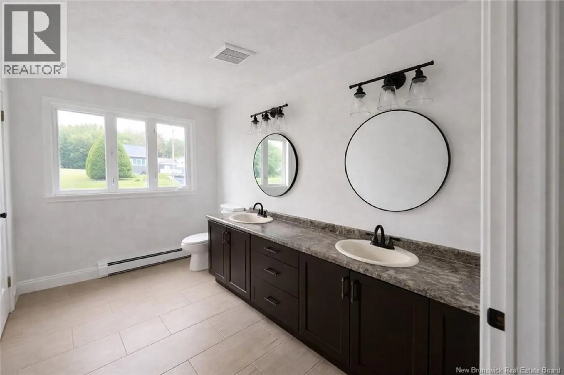 74 Ashley Crescent - Image 4