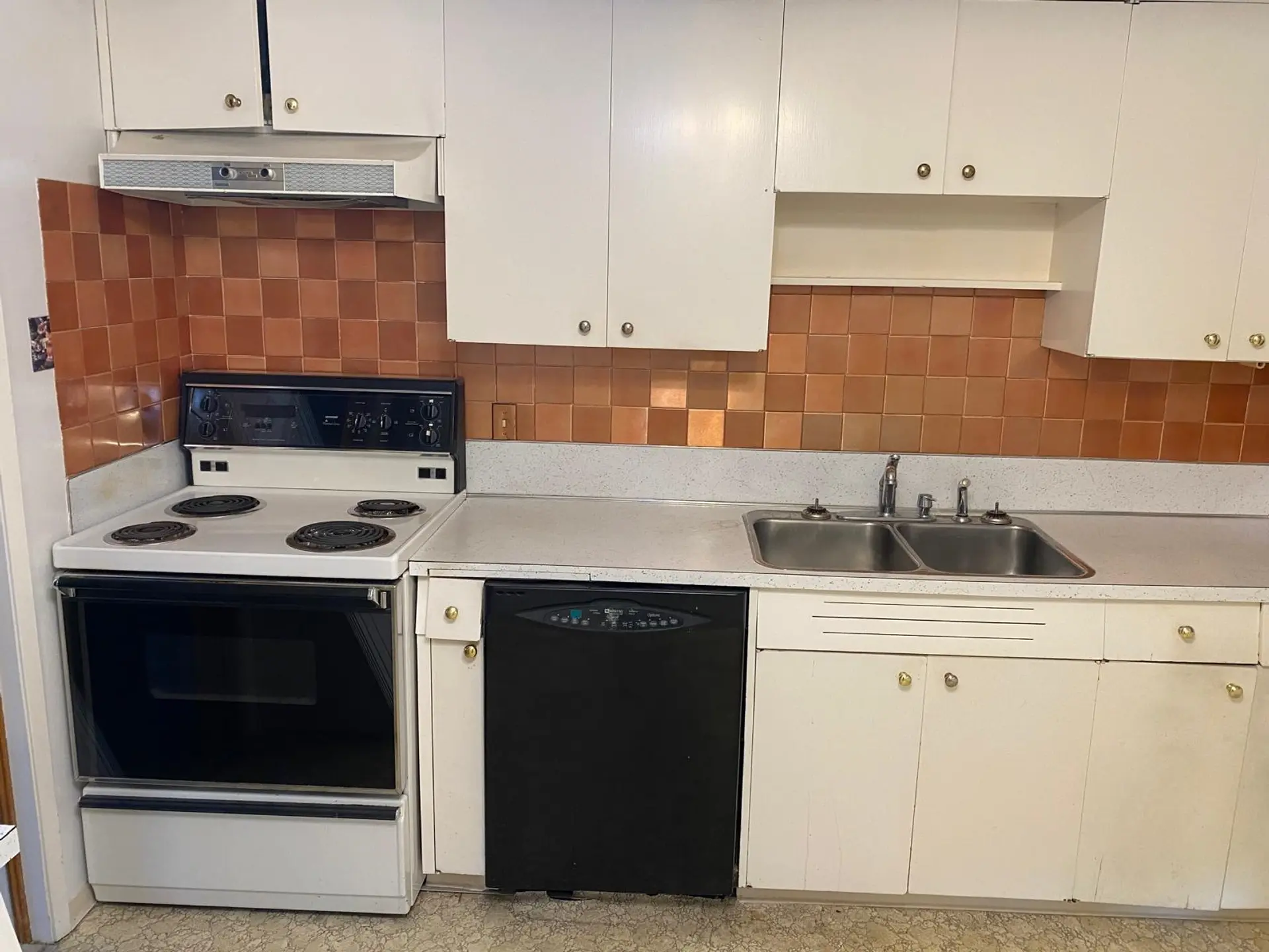 2130 Craigen Avenue - Image 2