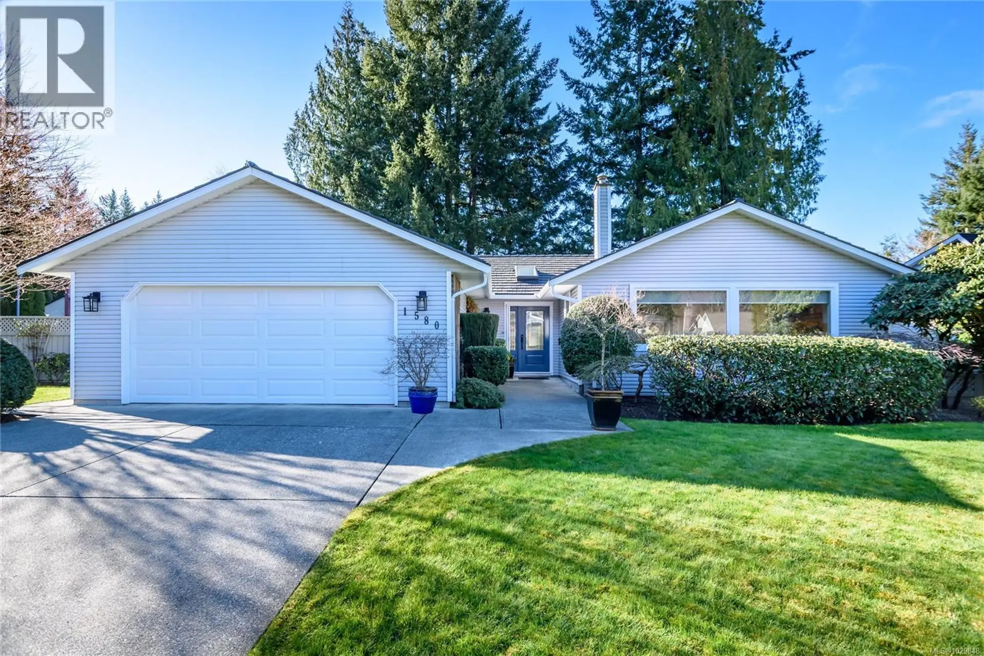 Property at 1580 Beaconsfield Cres, Comox, BC