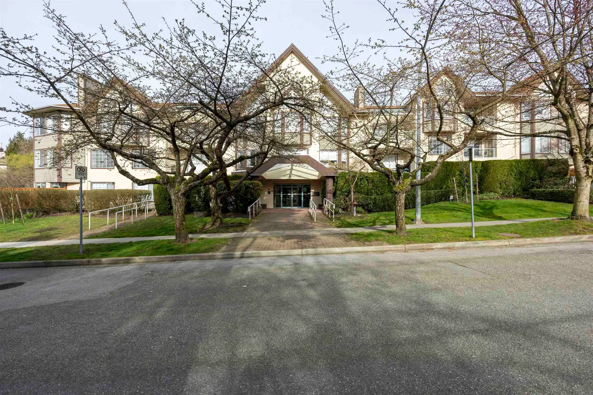#304 1009 Howay Street - Image 3
